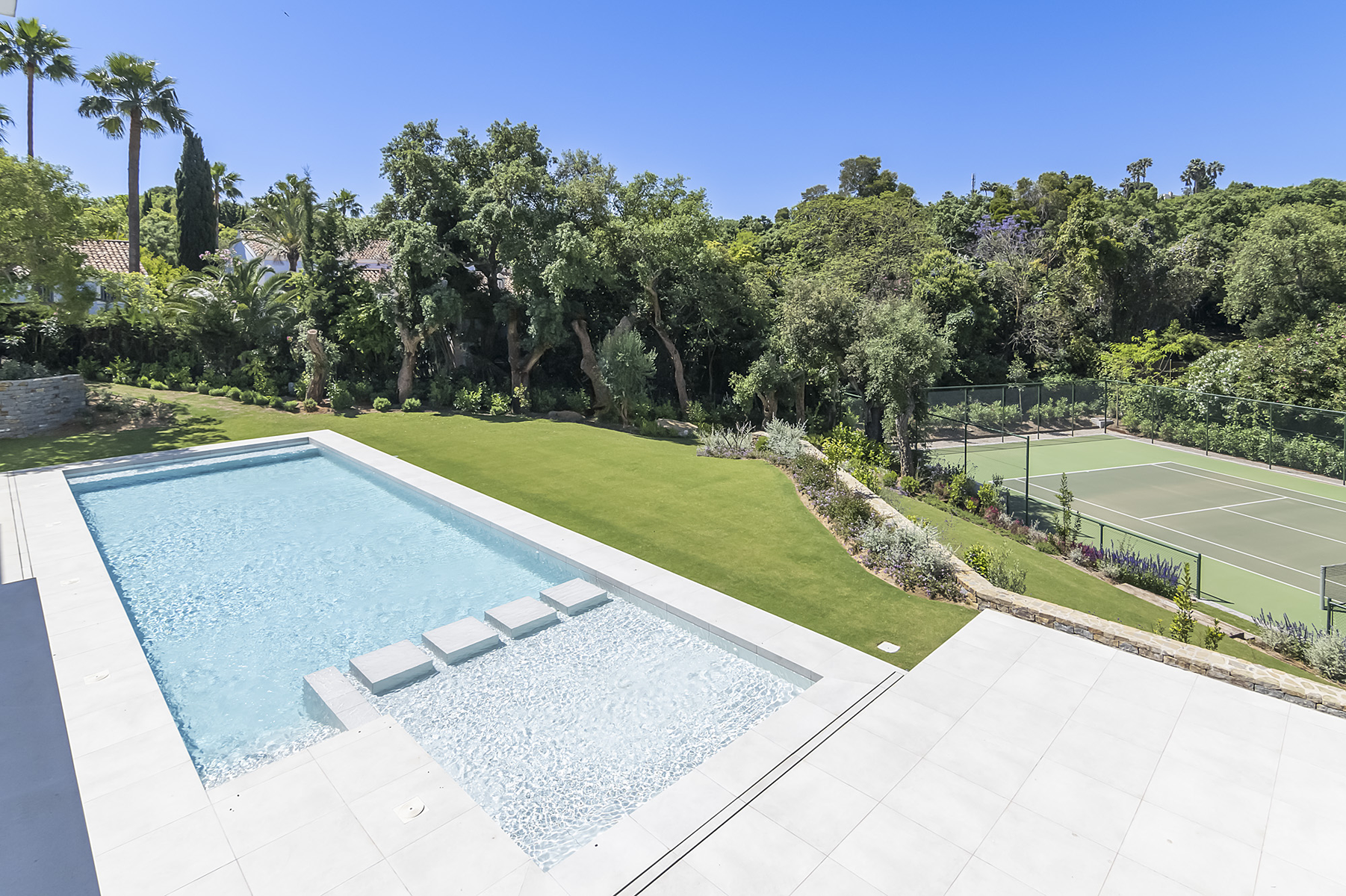  Contemporary Villa with tennis court - 物件實景