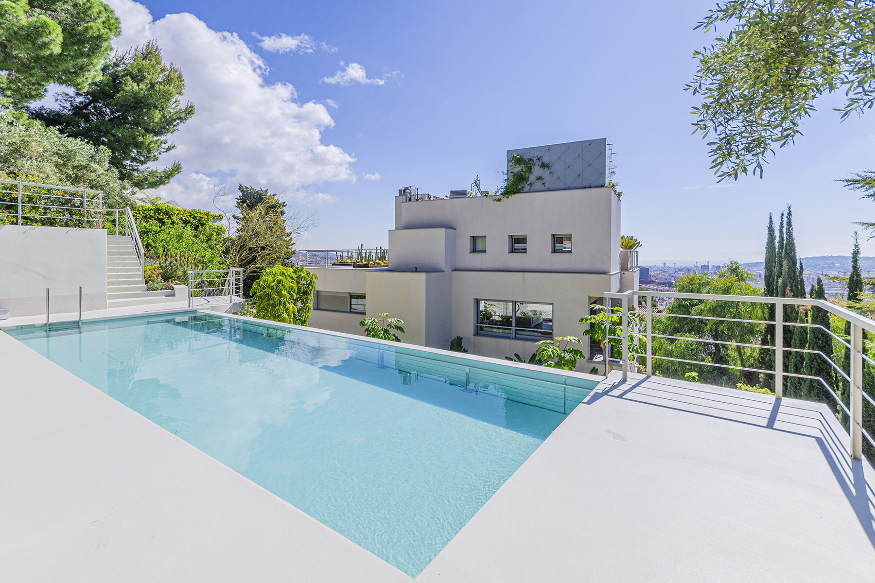  Property with breathtaking views surrounded by tropical garden - 物件實景