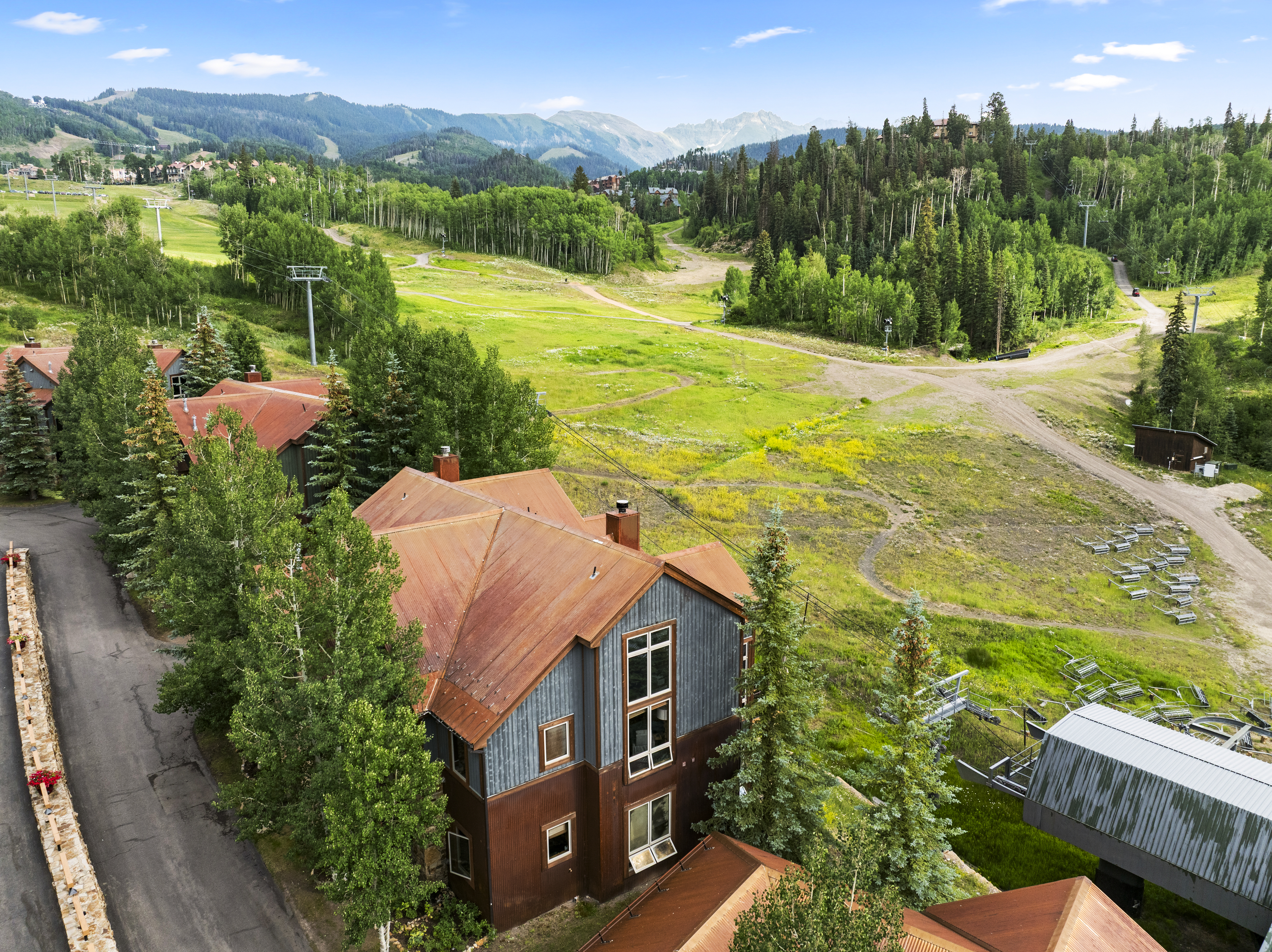 A Rare and Coveted Direct Ski Trail-side Residence at The Terrace - 物件實景