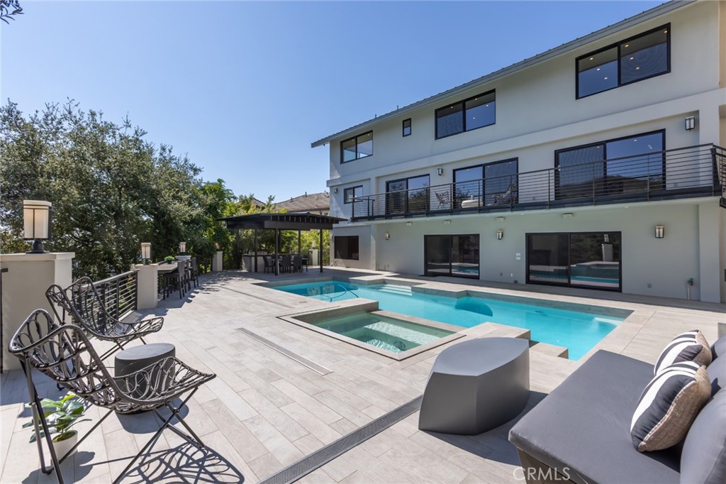 Glendale, California, 91207, United States, 4 Bedrooms Bedrooms, ,5 BathroomsBathrooms,Residential,For Sale,1934698