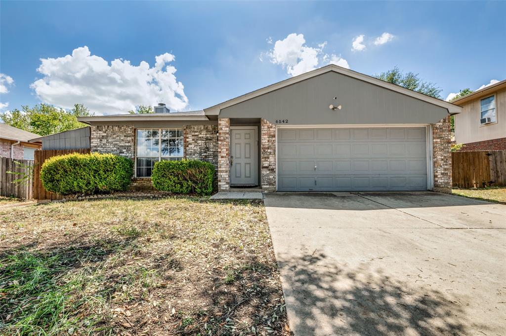 Nellie Dr, Arlington, TX 76002
