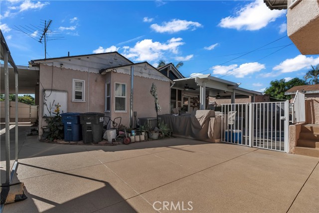 Huntington Park, California, 90255, United States, 4 Bedrooms Bedrooms, ,Residential,For Sale,1987109