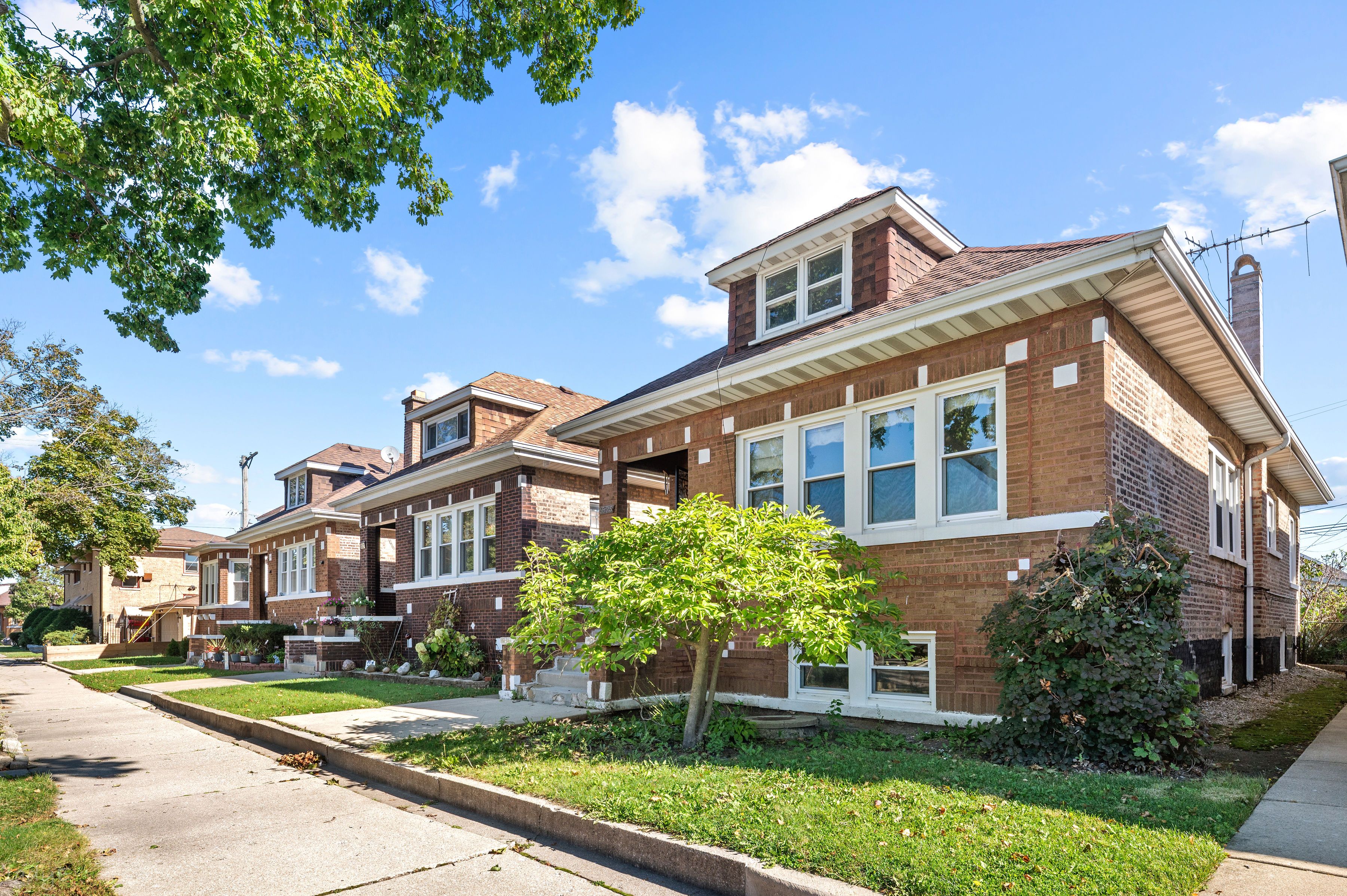  Rehab Opportunity in Desirable Gage Park Neighborhood - 物件實景