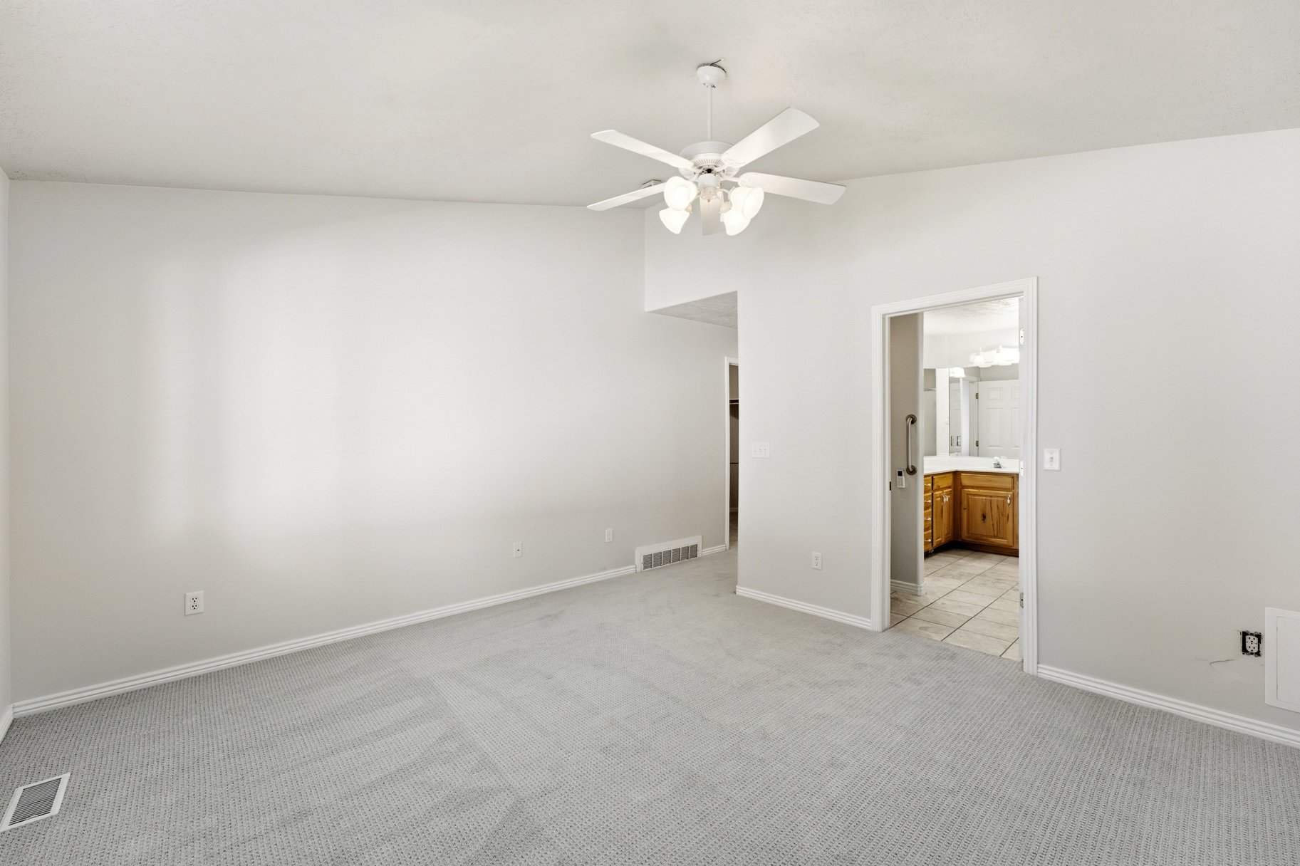  Rarely Available 55+ Home in The Vistas at Riverbend - 物件實景