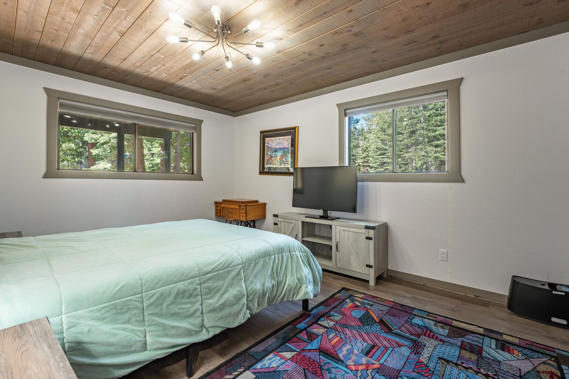  Loved and Cared For West Shore Home with Large Detached Garage and ADU Potential - 物件實景