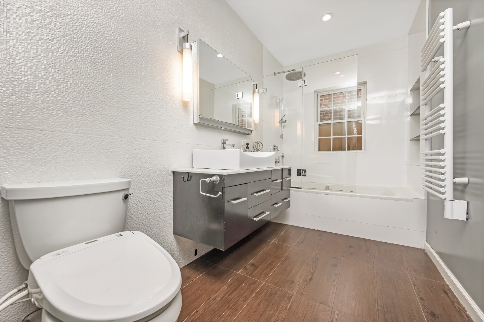 Middle Village, New York, 11379, United States, 3 Bedrooms Bedrooms, ,2 BathroomsBathrooms,Residential,For Sale,2001755