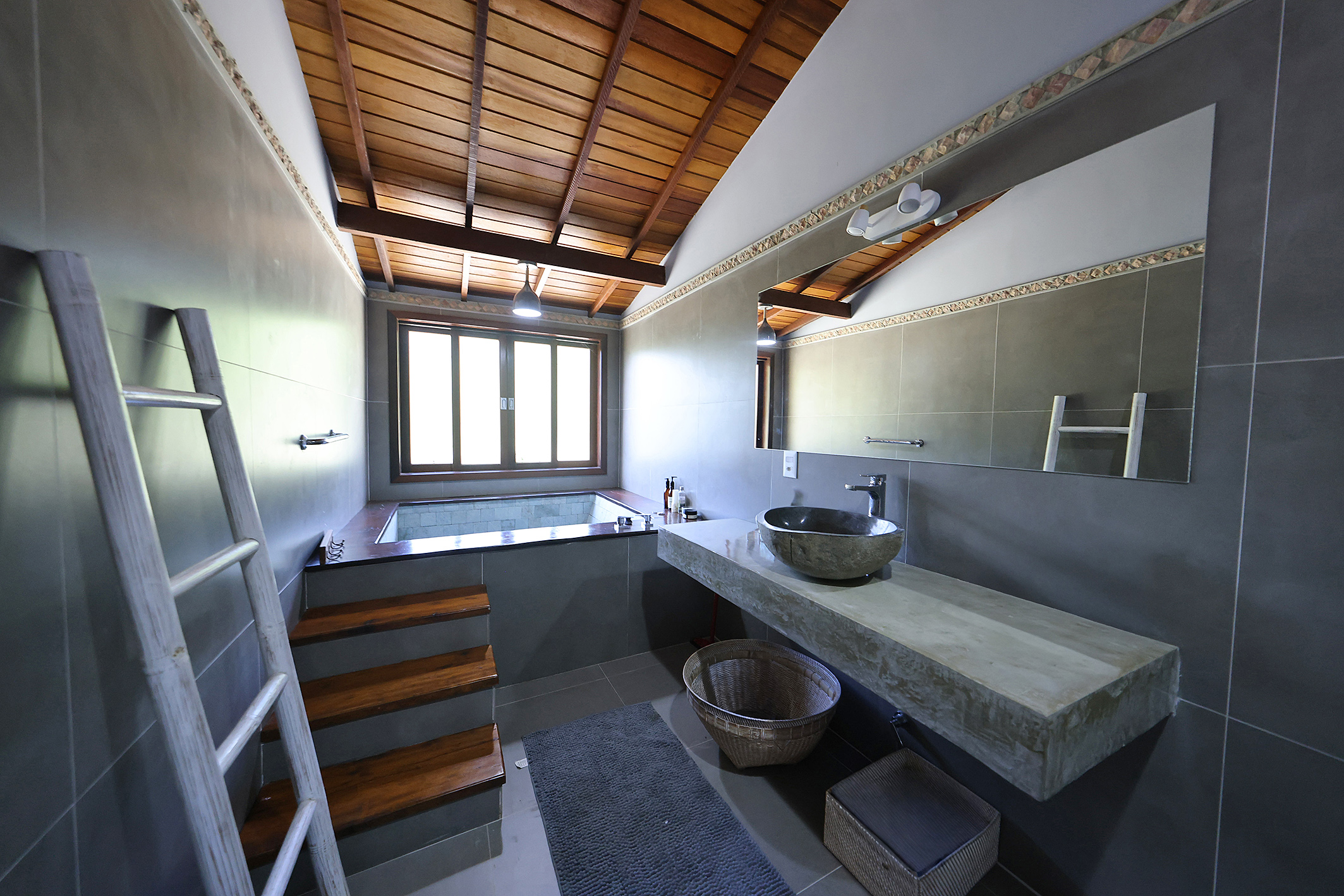  Private retreat surrounded by nature with two residences and mountain views - 物件實景