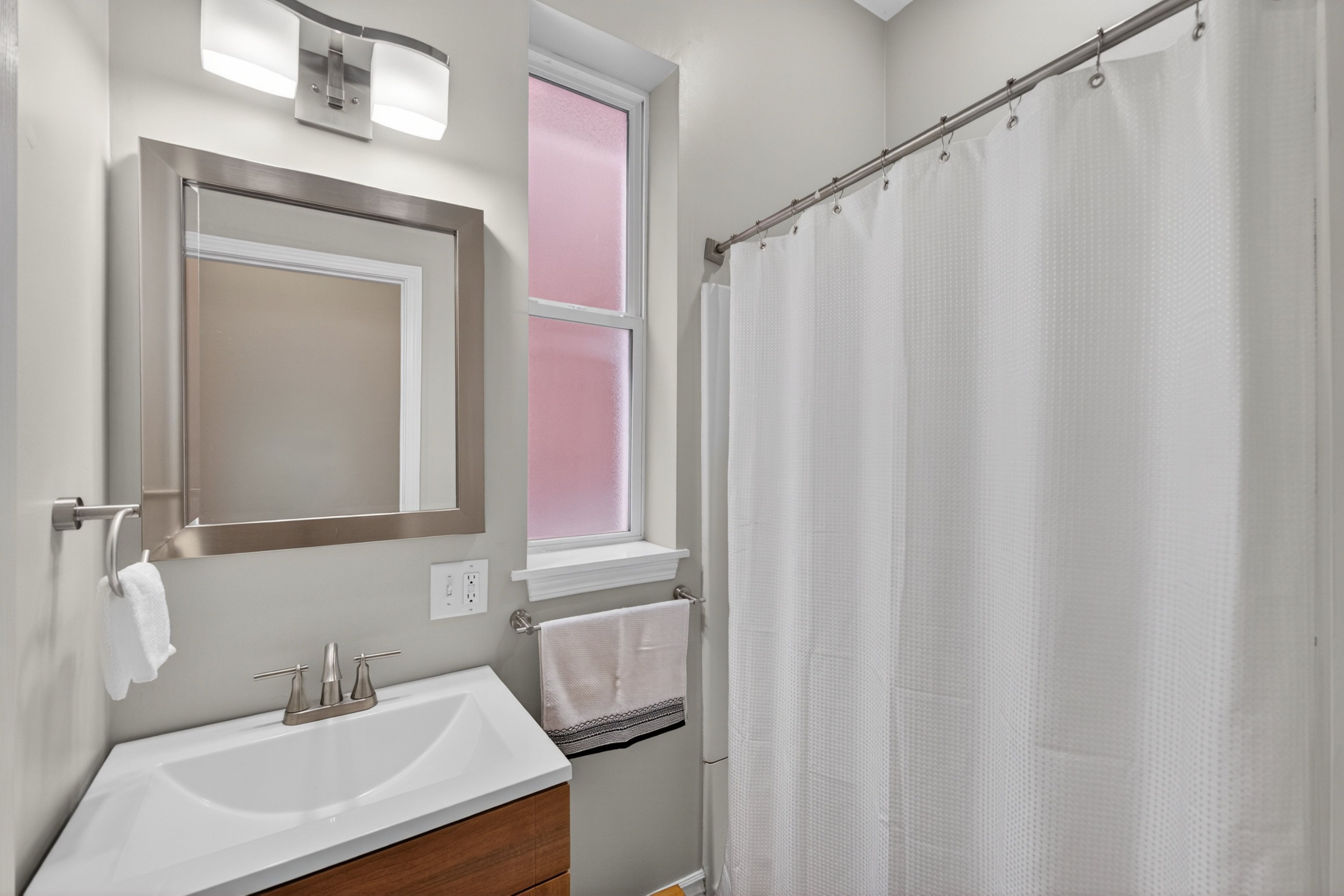  Welcome to this fully renovated historic gem - 物件實景