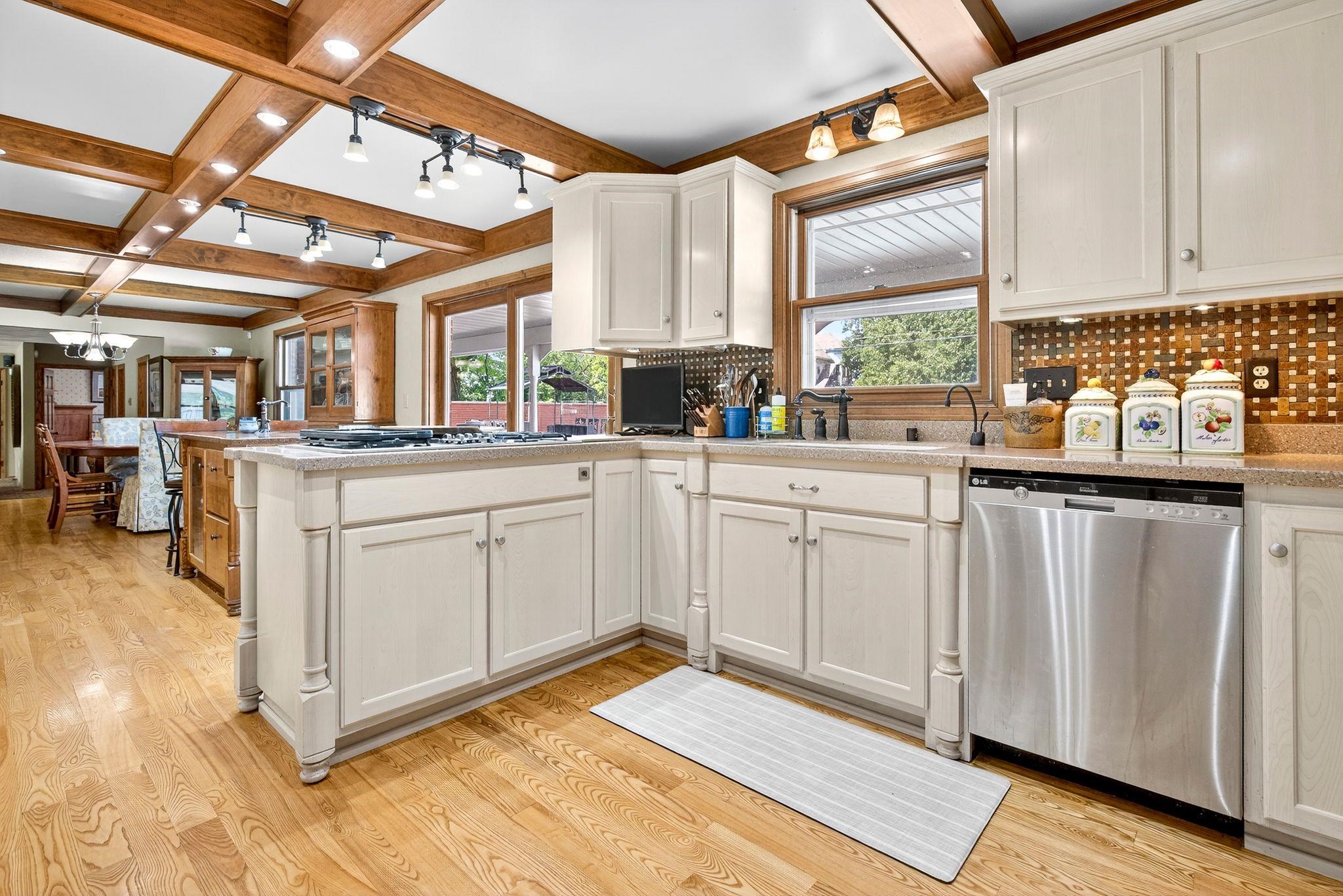 Hortonville, Wisconsin, 54944-9435, United States, 5 Bedrooms Bedrooms, ,4 BathroomsBathrooms,Residential,For Sale,1977478