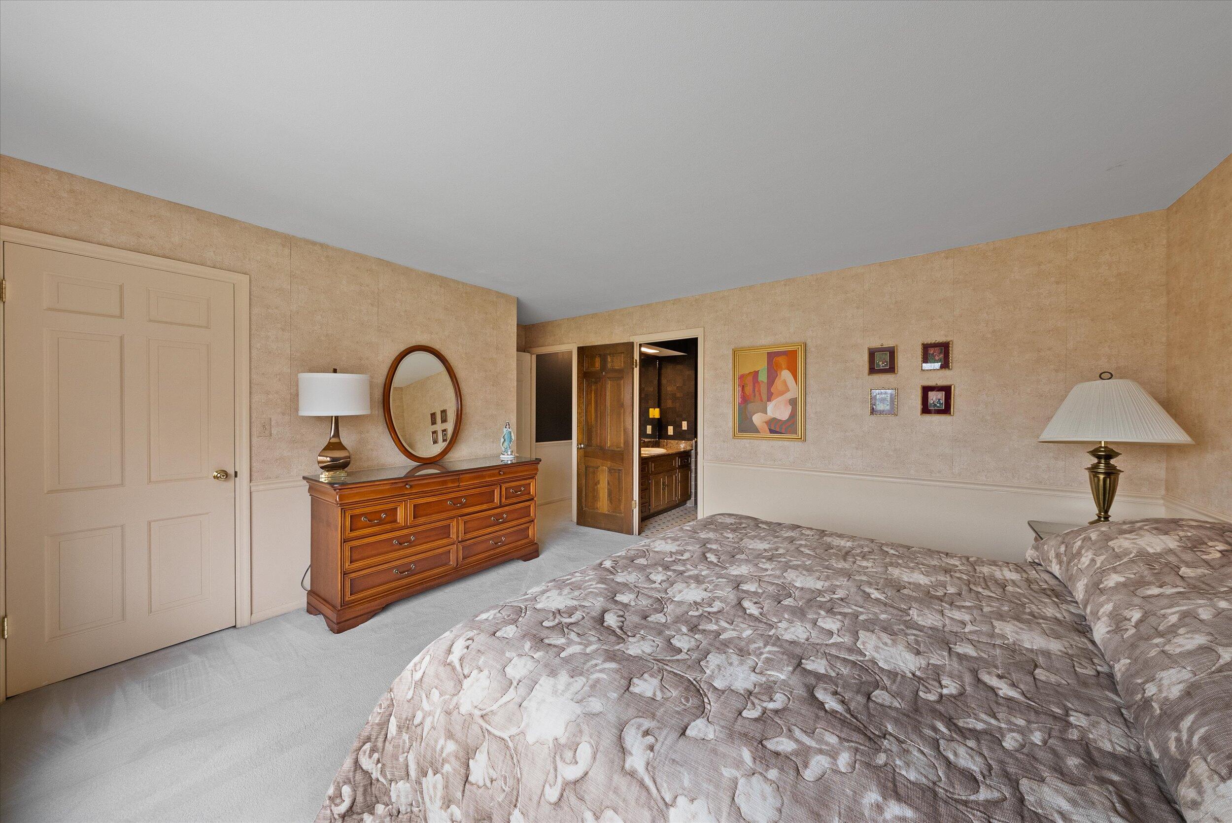 Mequon, Wisconsin, 53097, United States, 5 Bedrooms Bedrooms, ,5 BathroomsBathrooms,Residential,For Sale,1907648