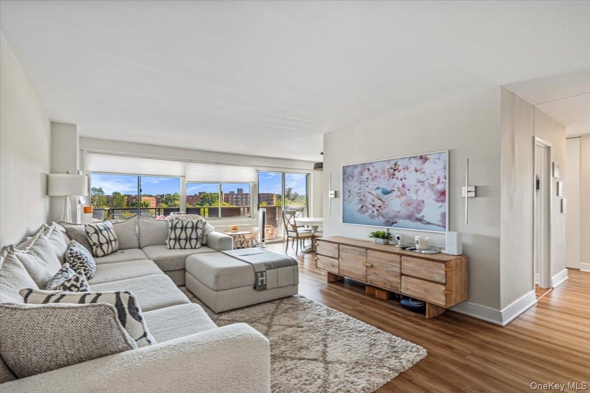 Bayside, New York, 11360, United States, 2 Bedrooms Bedrooms, ,2 BathroomsBathrooms,Residential,For Sale,2049327
