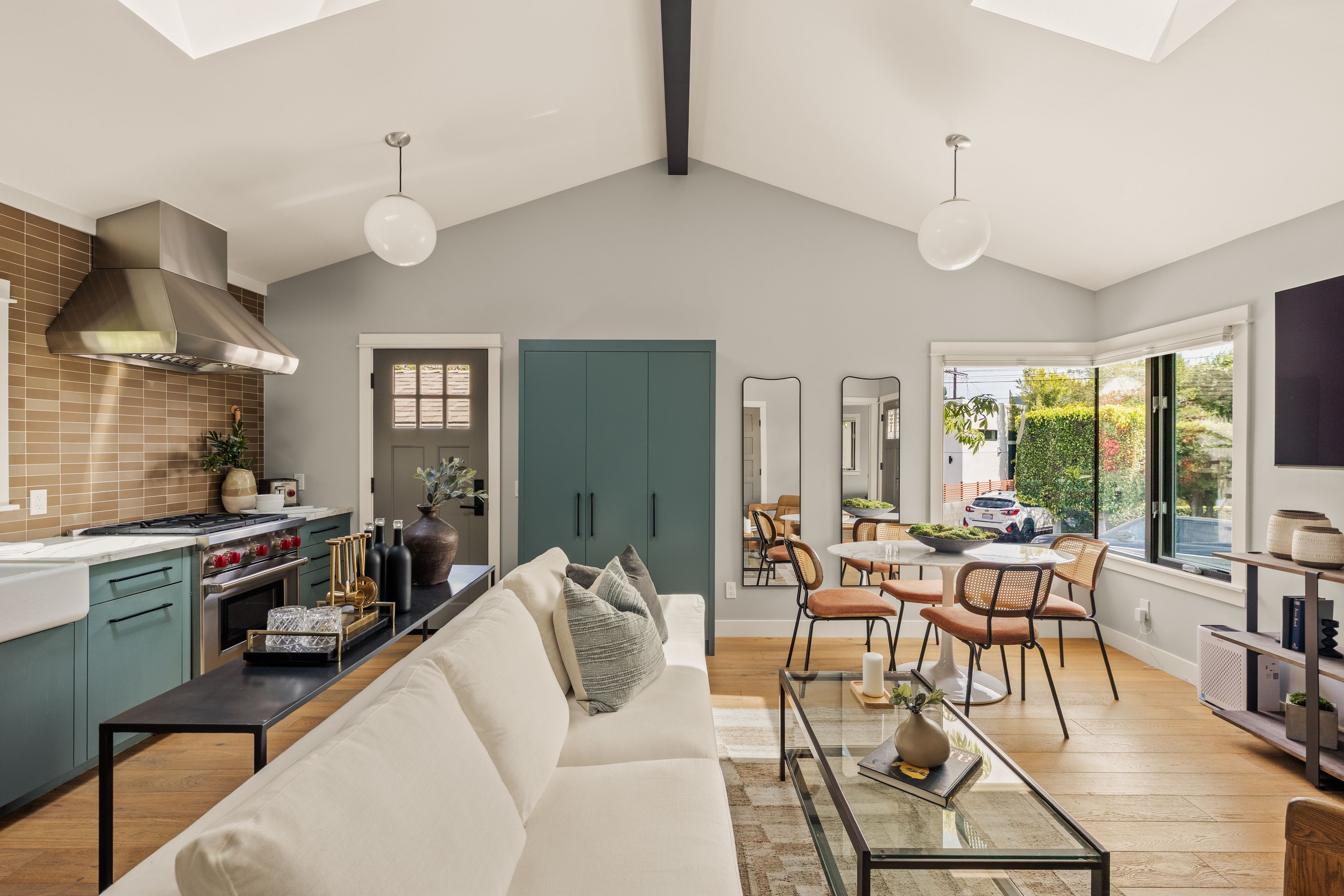  9009 Lloyd Place - 物件實景