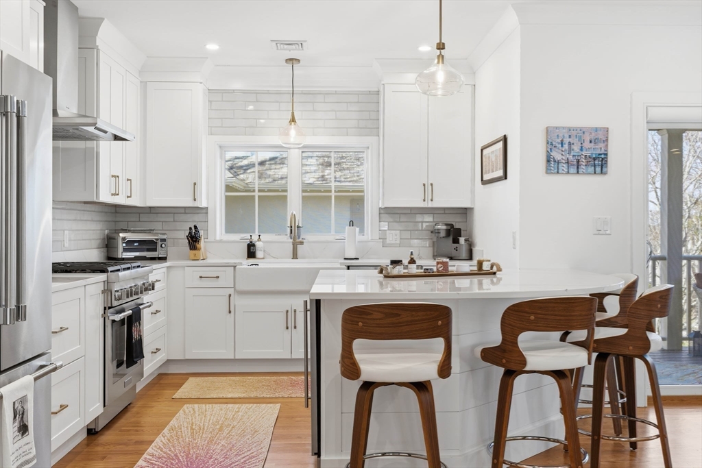 Wakefield, Massachusetts, 01880, United States, 2 Bedrooms Bedrooms, ,3 BathroomsBathrooms,Residential,For Sale,2036926