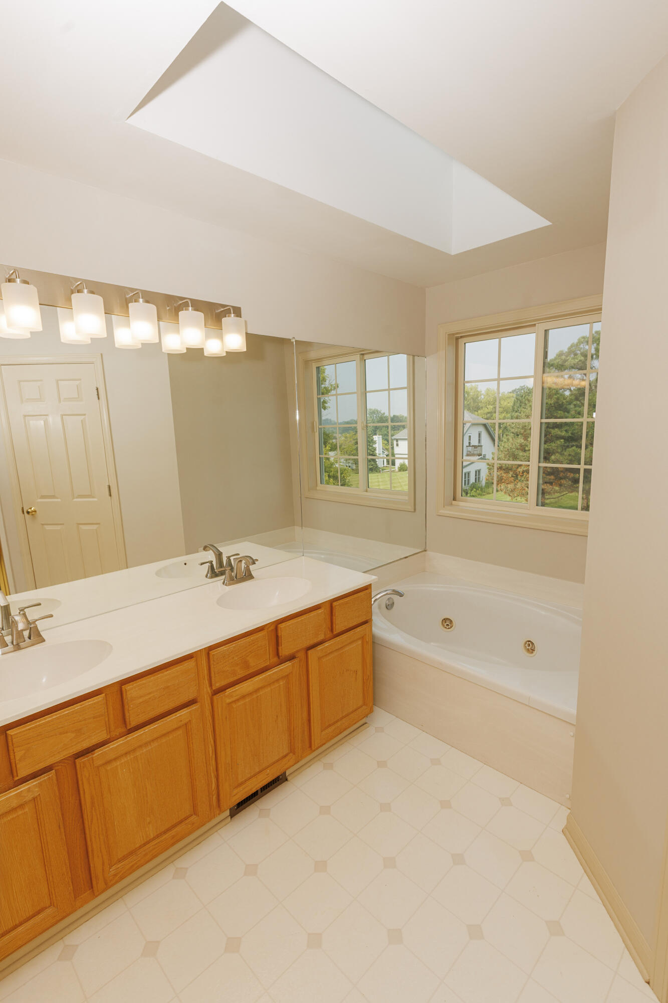 Franklin, Wisconsin, 53132, United States, 4 Bedrooms Bedrooms, ,4 BathroomsBathrooms,Residential,For Sale,1924268