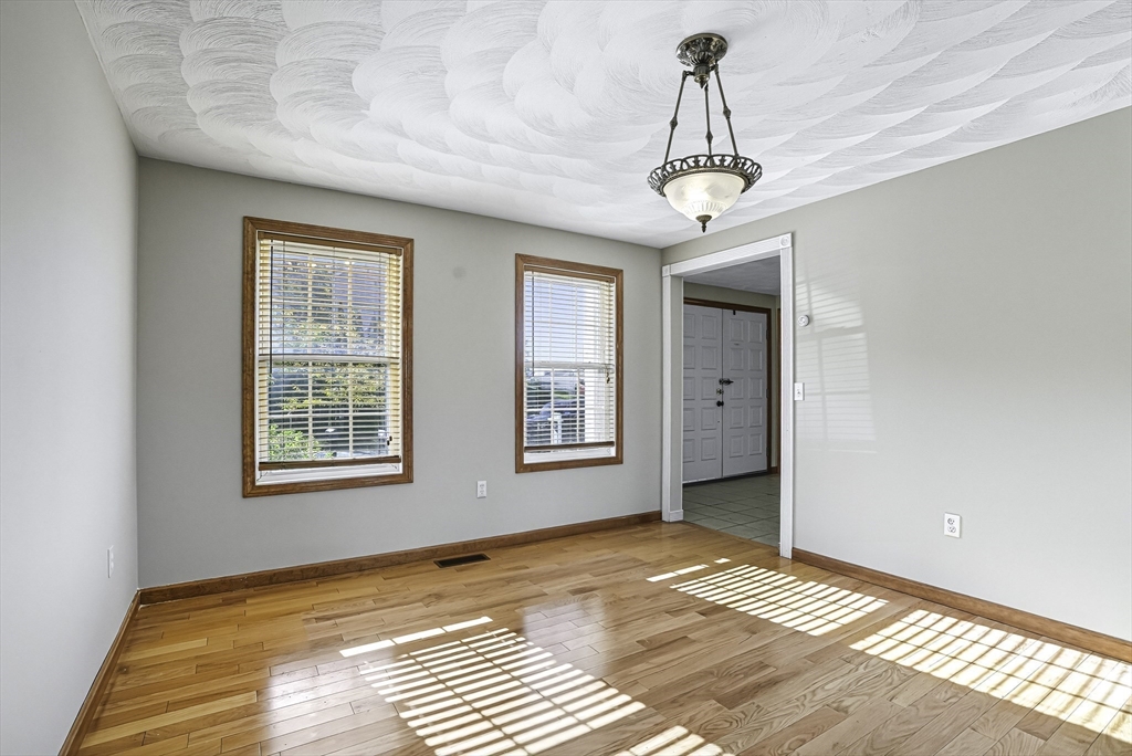 Worcester, Massachusetts, 01606, United States, 4 Bedrooms Bedrooms, ,3 BathroomsBathrooms,Residential,For Sale,2012062