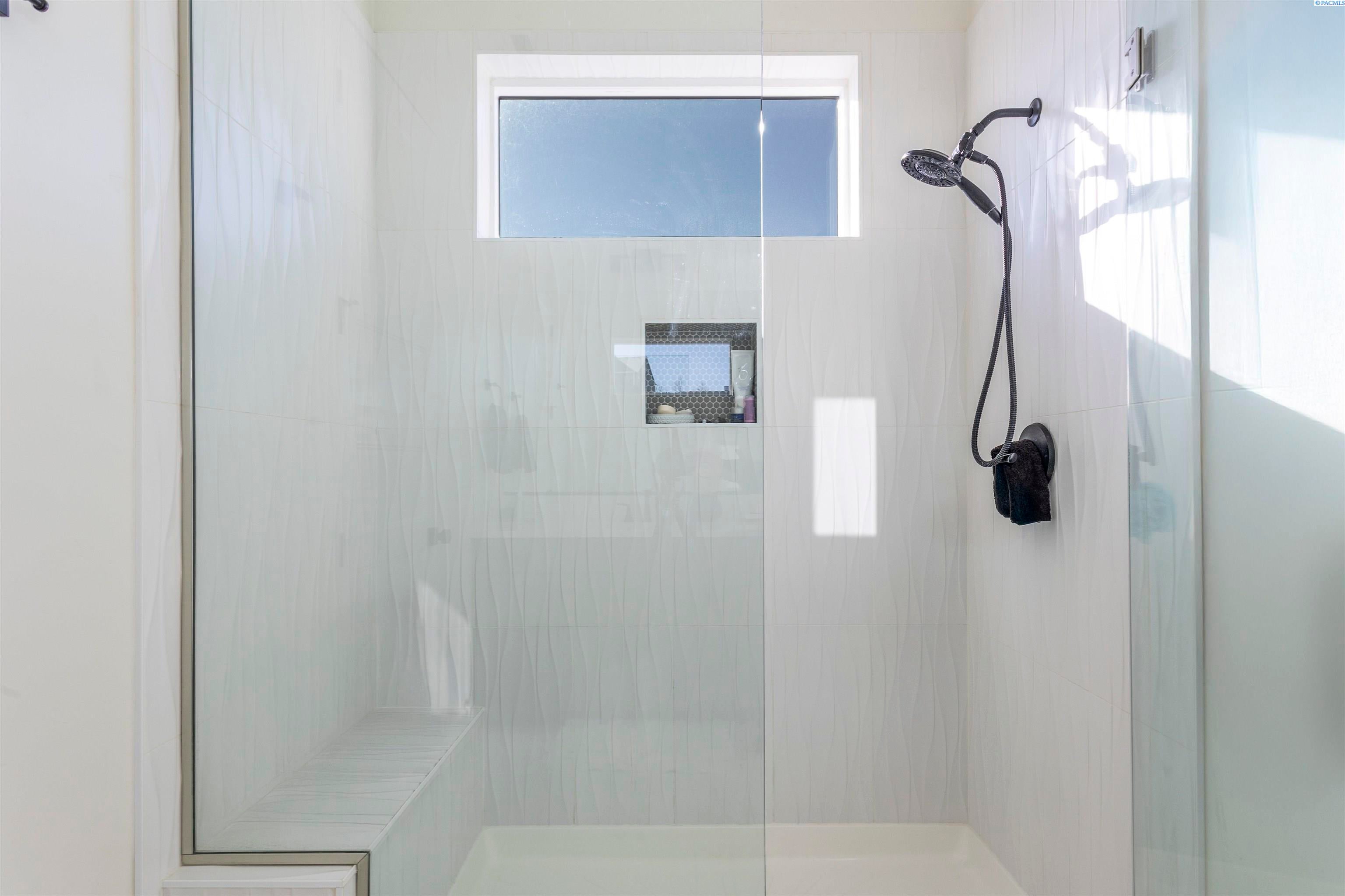 Kennewick, Washington, 99338, United States, 4 Bedrooms Bedrooms, ,3 BathroomsBathrooms,Residential,For Sale,2010743