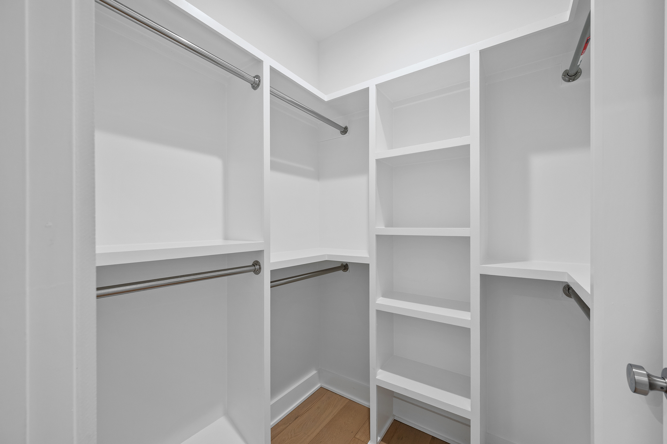  Modern, End-Unit Condo Perfectly Positioned in Decatur - 物件實景