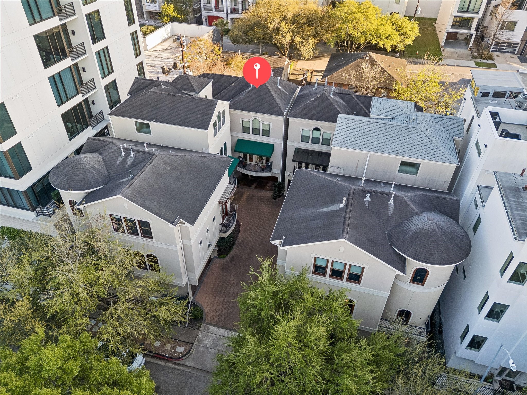  2415 W Main Street - 物件實景