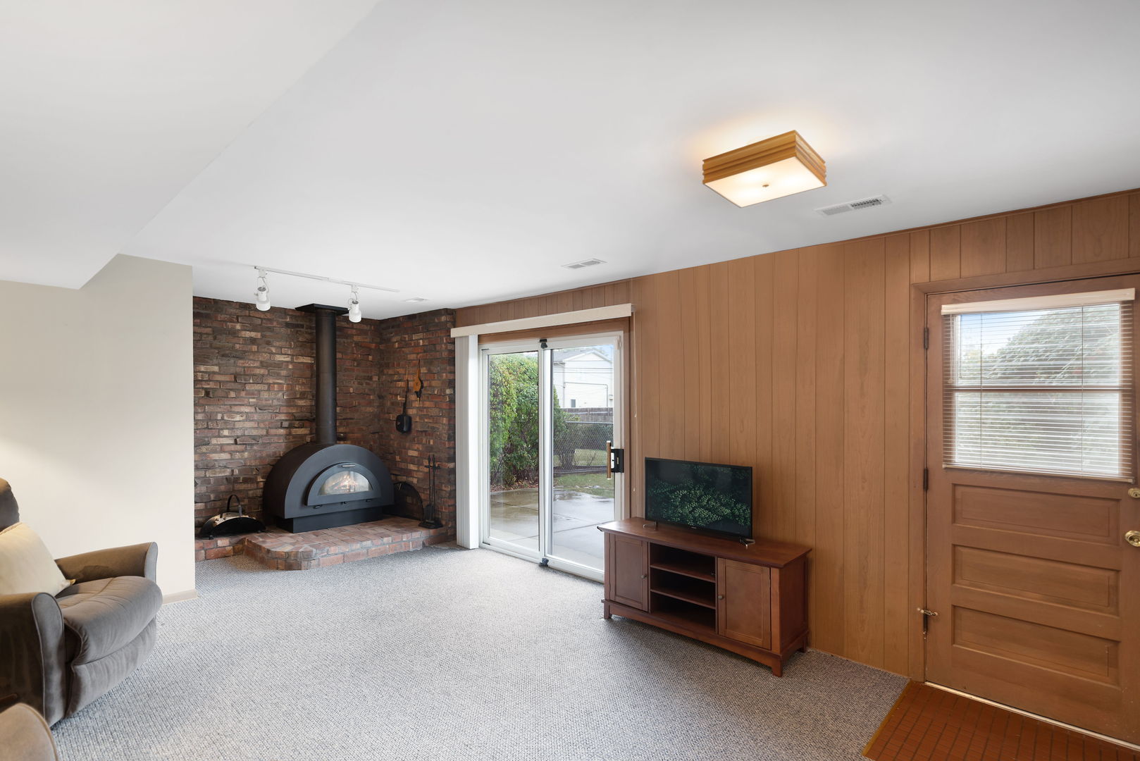 Des plaines, Illinois, 60016, United States, 3 Bedrooms Bedrooms, ,3 BathroomsBathrooms,Residential,For Sale,1991733