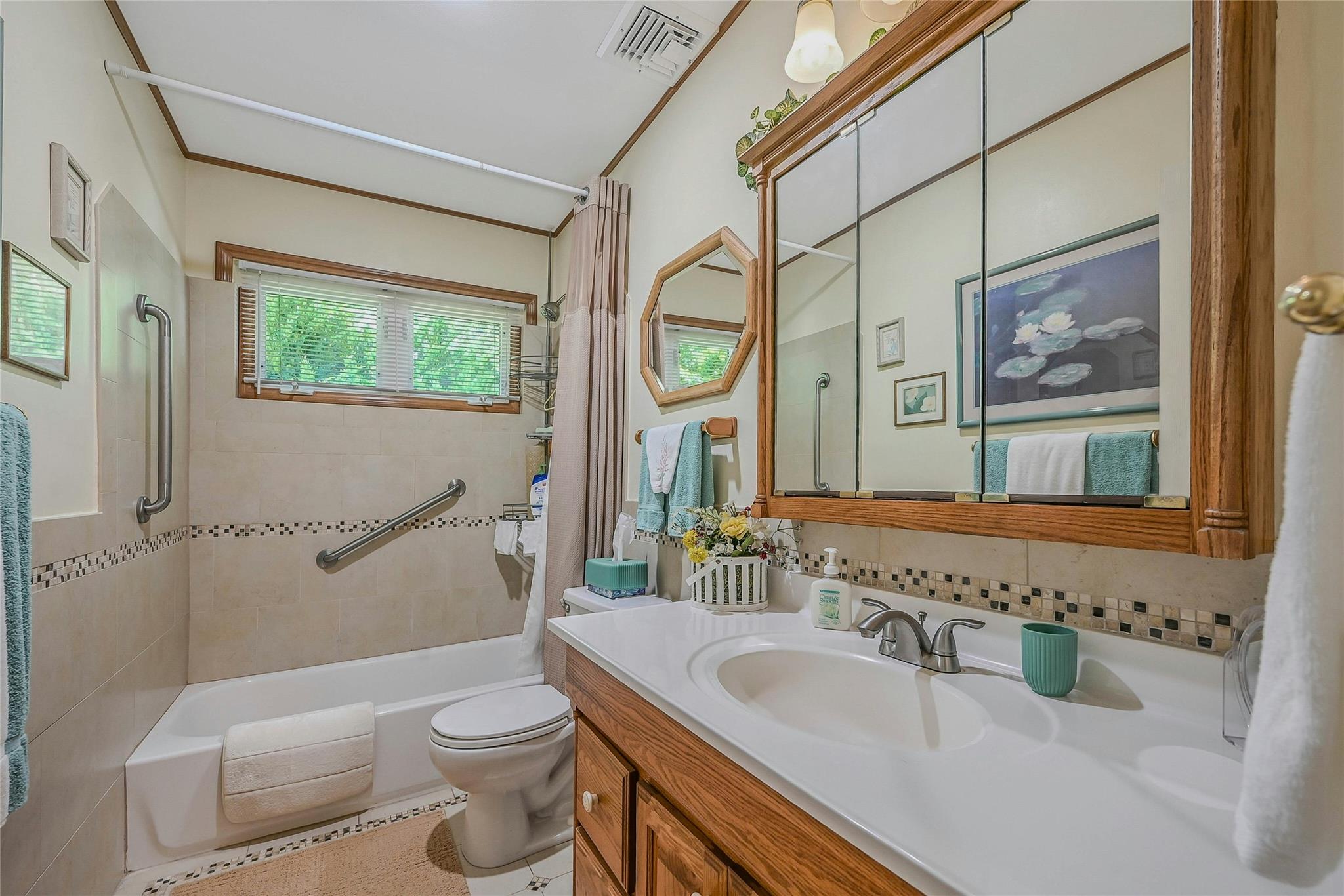 Sayville, New York, 11782, United States, 3 Bedrooms Bedrooms, ,2 BathroomsBathrooms,Residential,For Sale,1892775