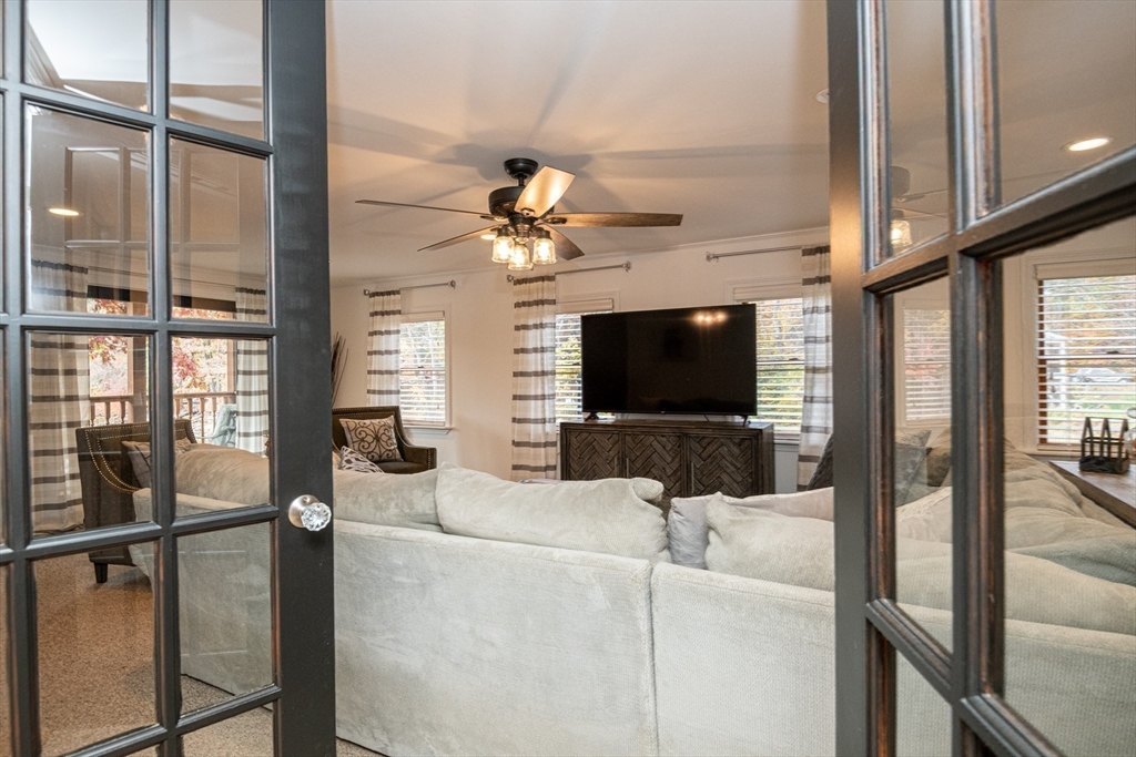 Middleton, Massachusetts, 01949, United States, 3 Bedrooms Bedrooms, ,1 BathroomBathrooms,Residential,For Sale,1982114