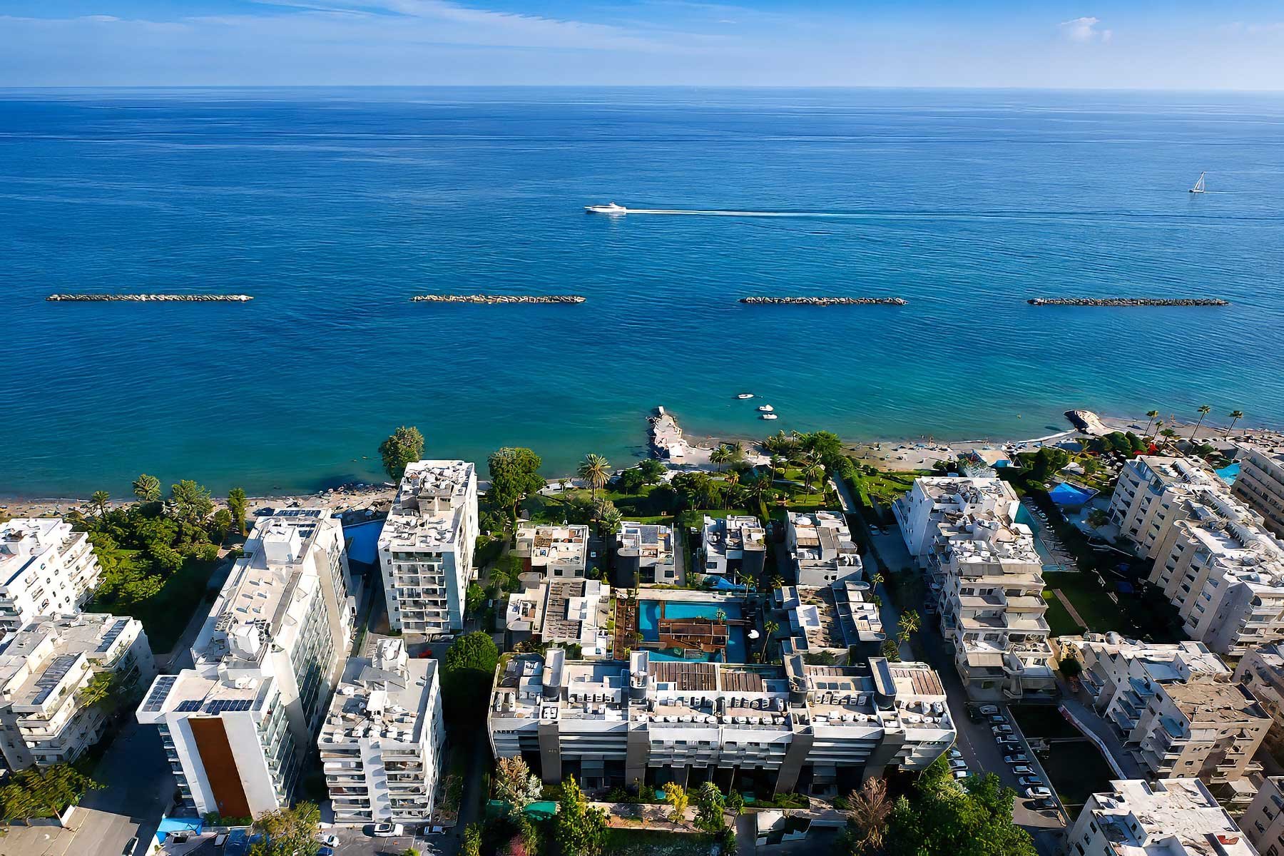  Beachfront 3-Bedroom Penthouse with Private Rooftop Terrace in Limassol - 物件實景