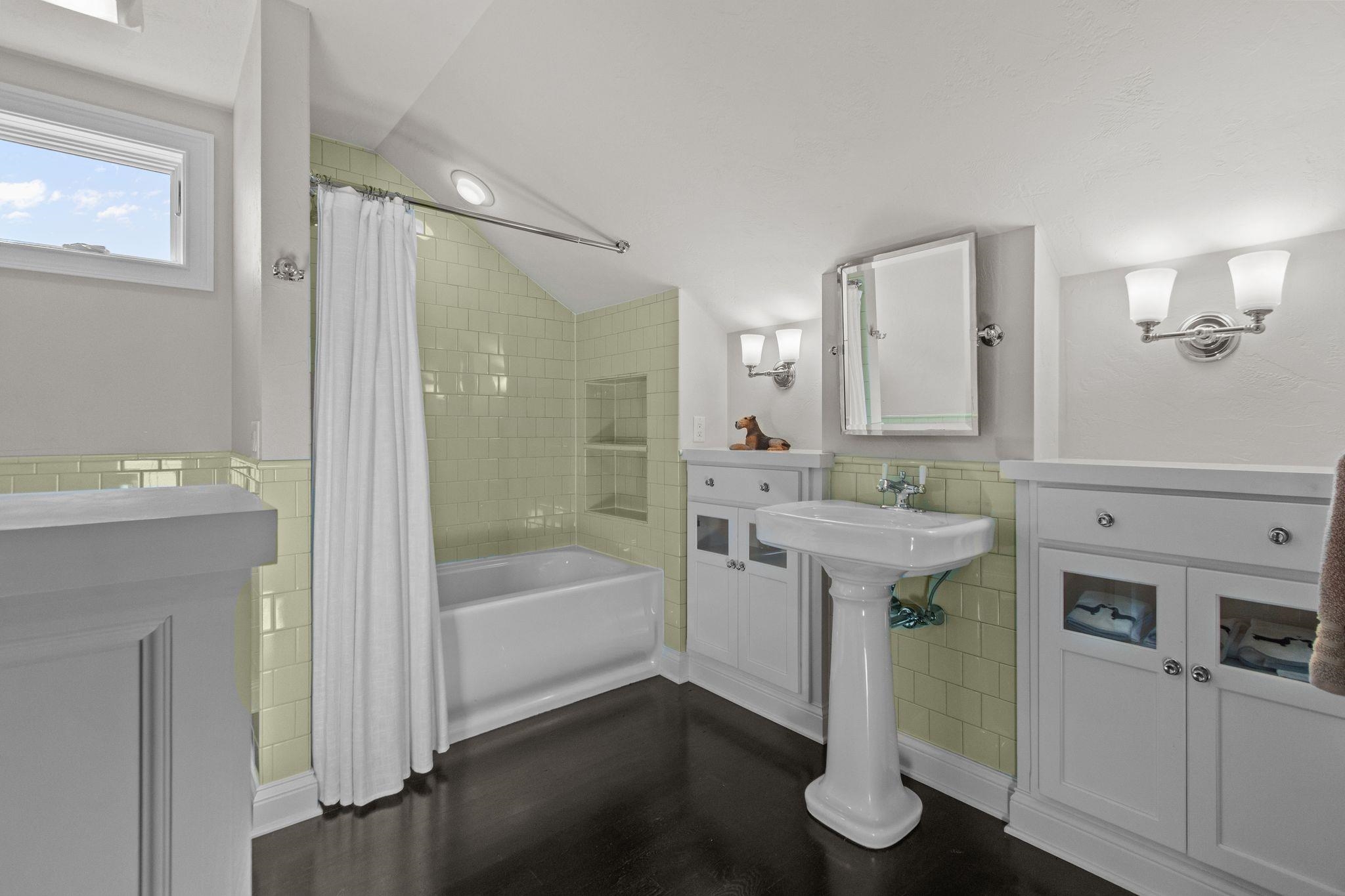 APPLETON, Wisconsin, 54913, United States, 3 Bedrooms Bedrooms, ,3 BathroomsBathrooms,Residential,For Sale,1987734