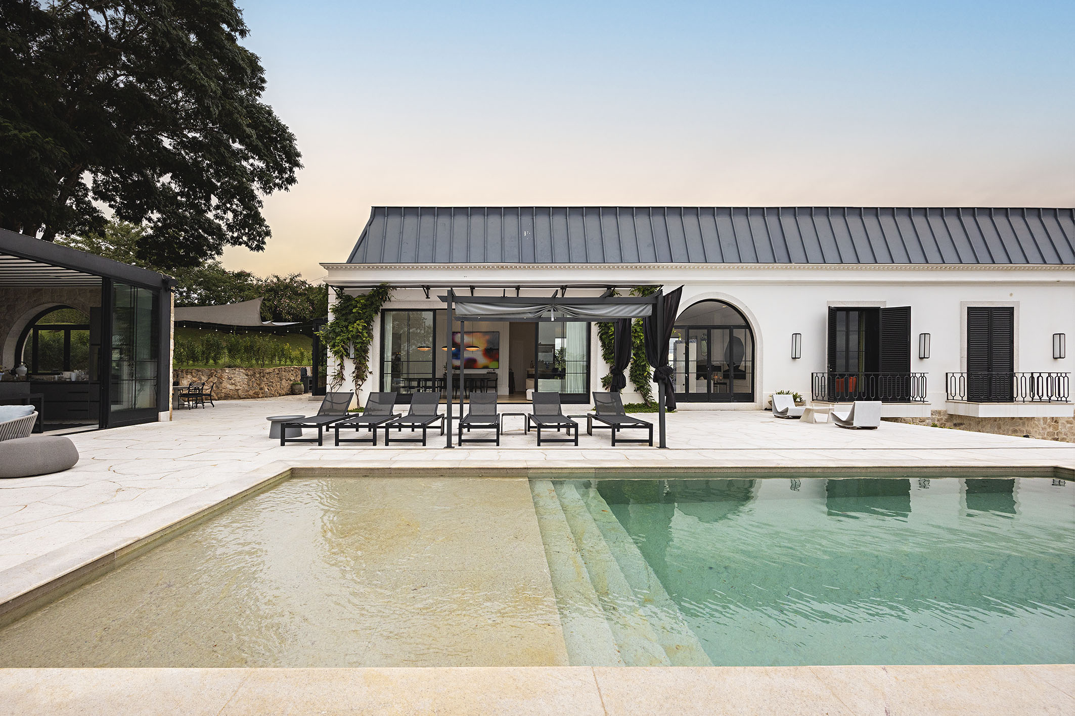  French-Inspired Residence on an Expansive Estate at Fazenda Boa Vista - 物件實景