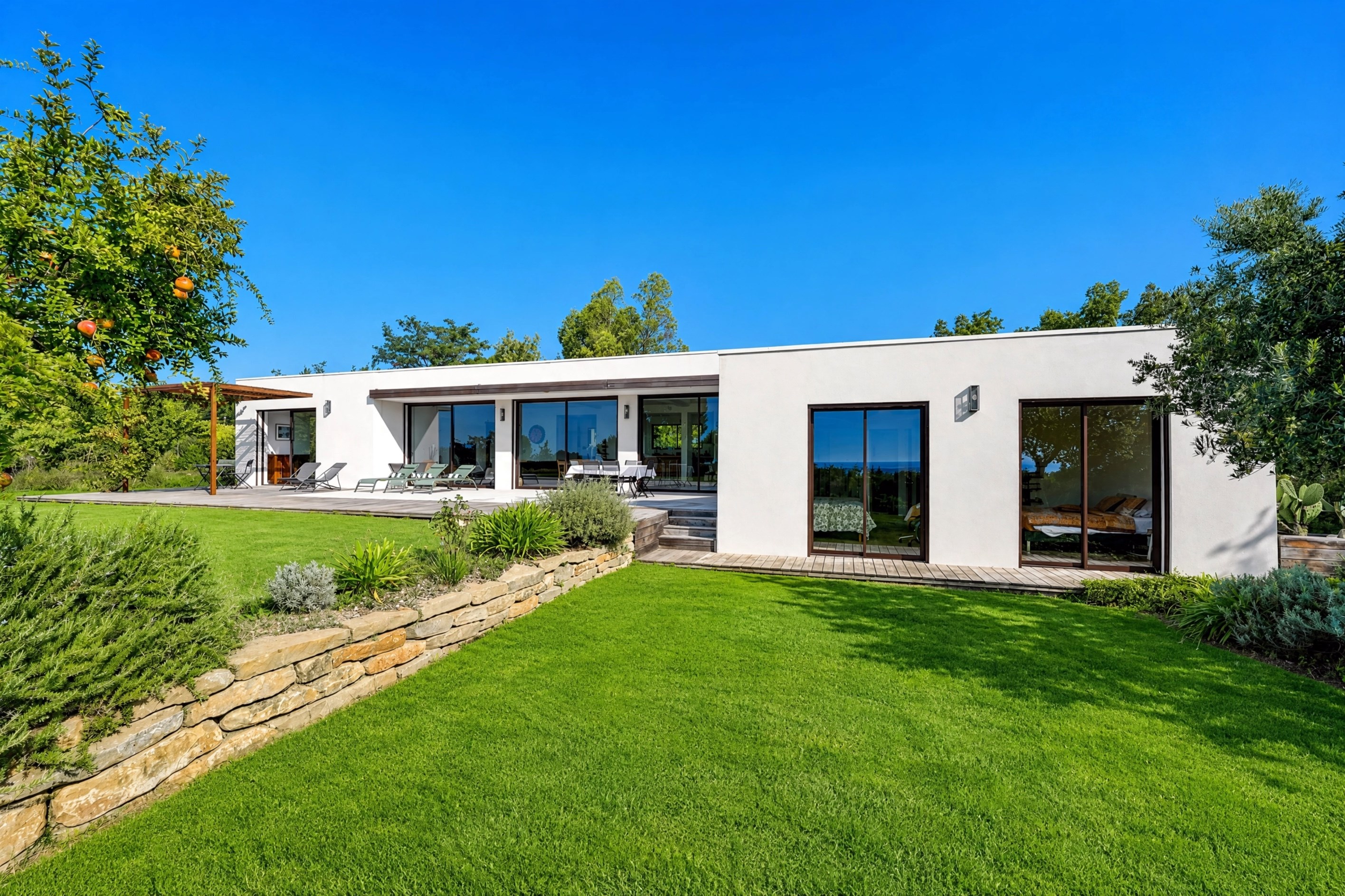  THE LUXURY OF SINGLE-LEVEL LIVING IN A SECURE PRIVATE ESTATE - 物件實景