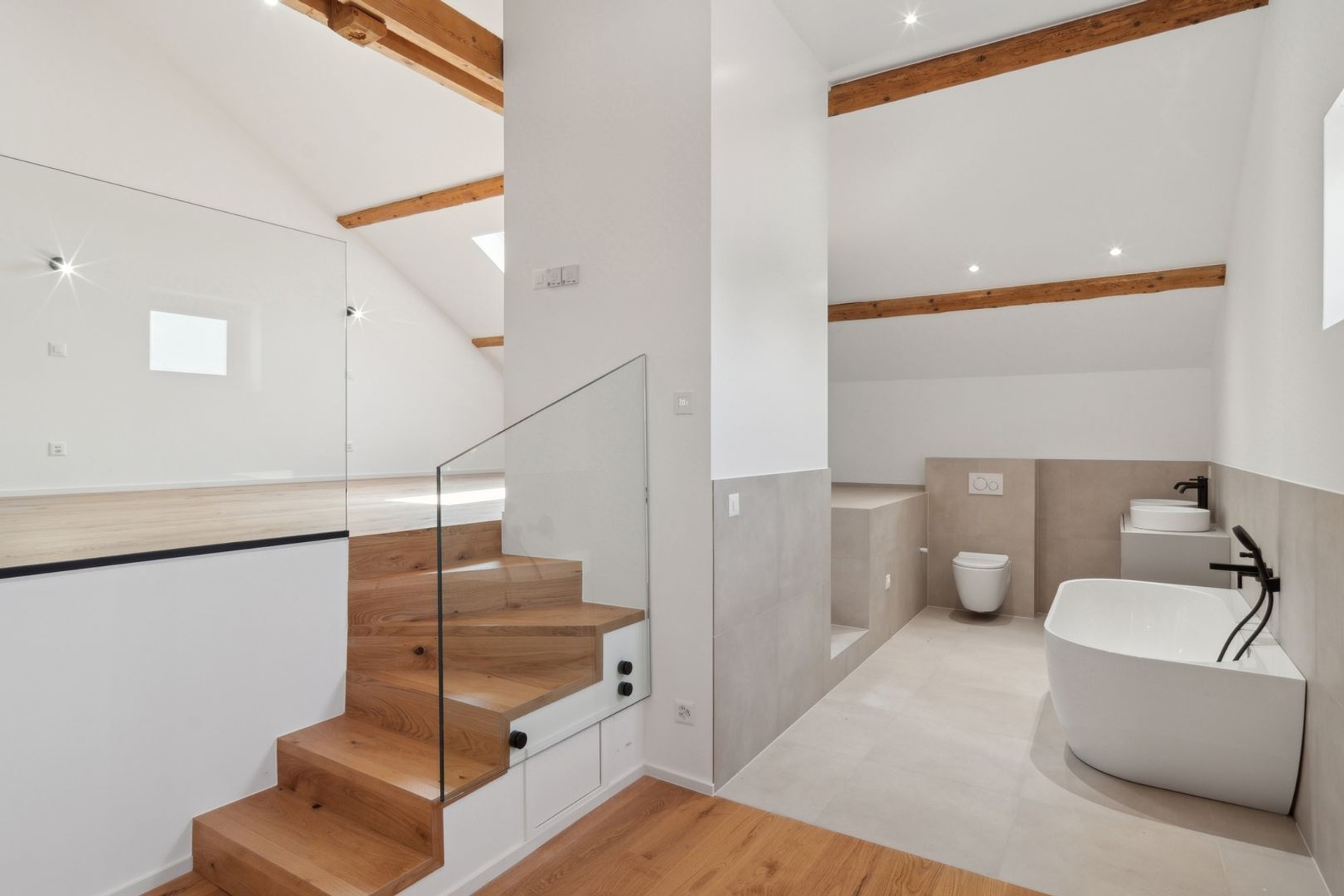  OFF-MARKET: FULLY RENOVATED VILLAGE HOUSE - LUXURY MATERIALS - 物件實景