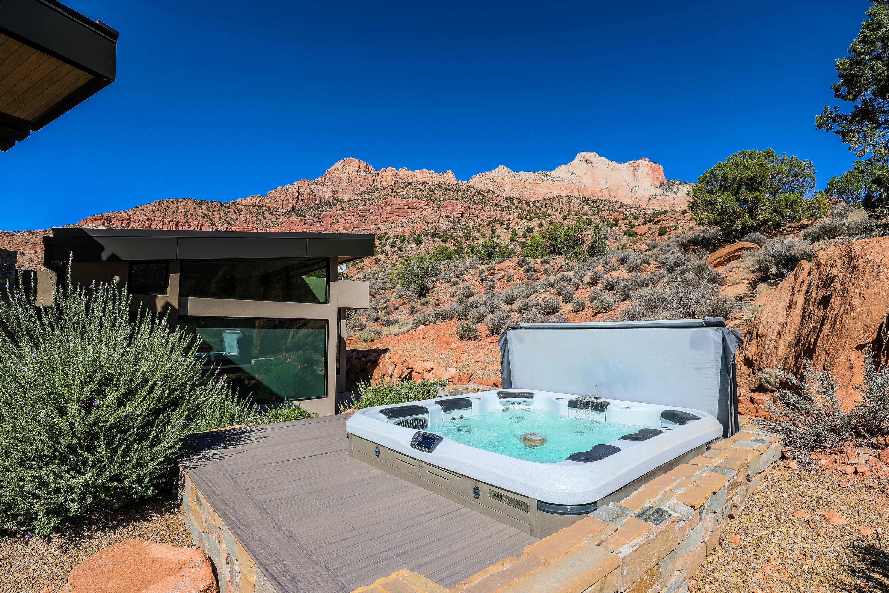 Springdale, Utah, 84767, United States, 4 Bedrooms Bedrooms, ,Residential,For Sale,1991496