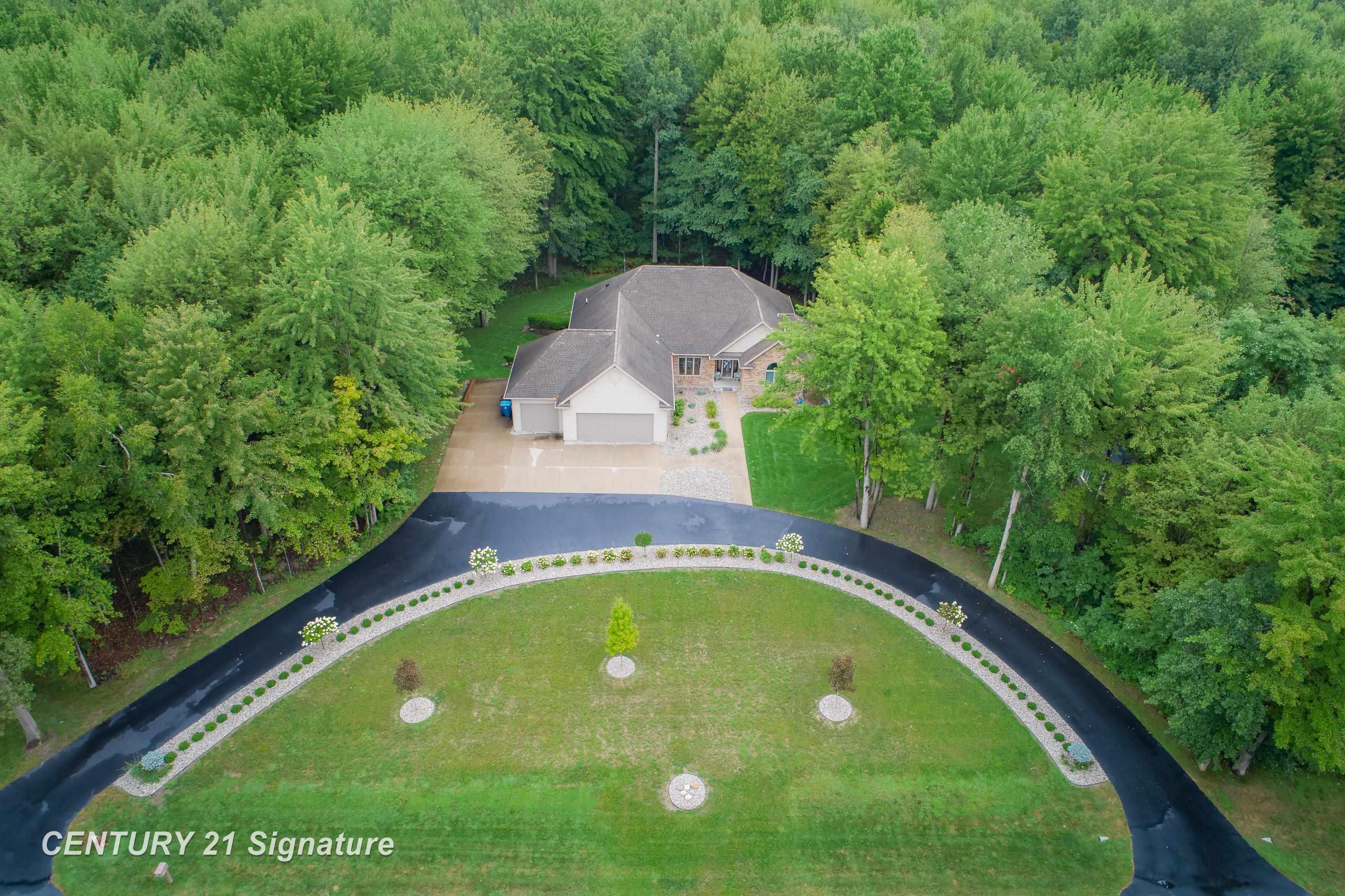 Midland, Michigan, 48642, United States, 4 Bedrooms Bedrooms, ,4 BathroomsBathrooms,Residential,For Sale,1981161