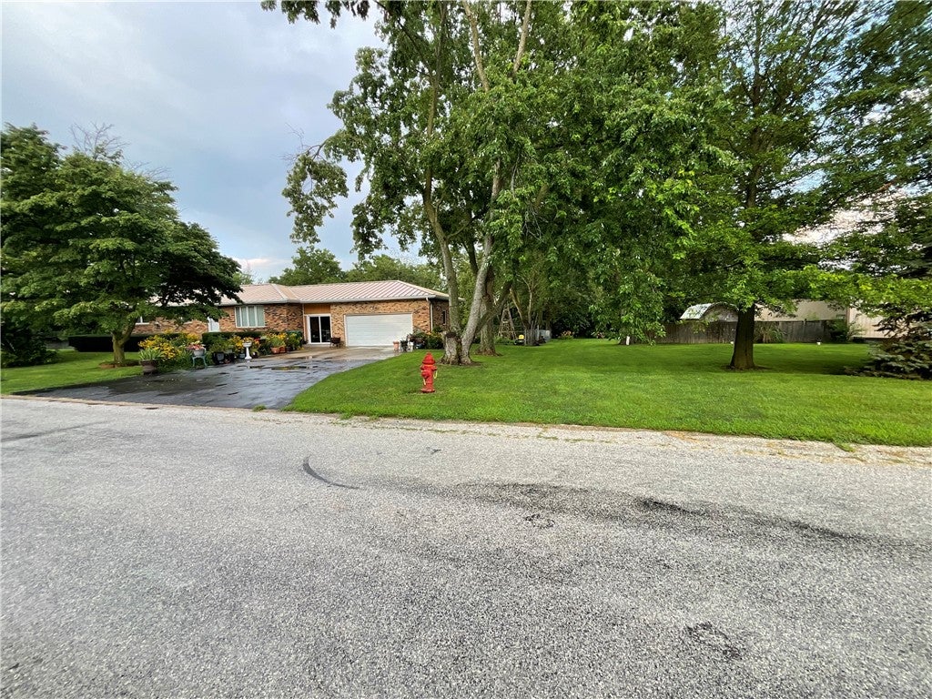 Highland Dr, Warrensburg, IL 62573