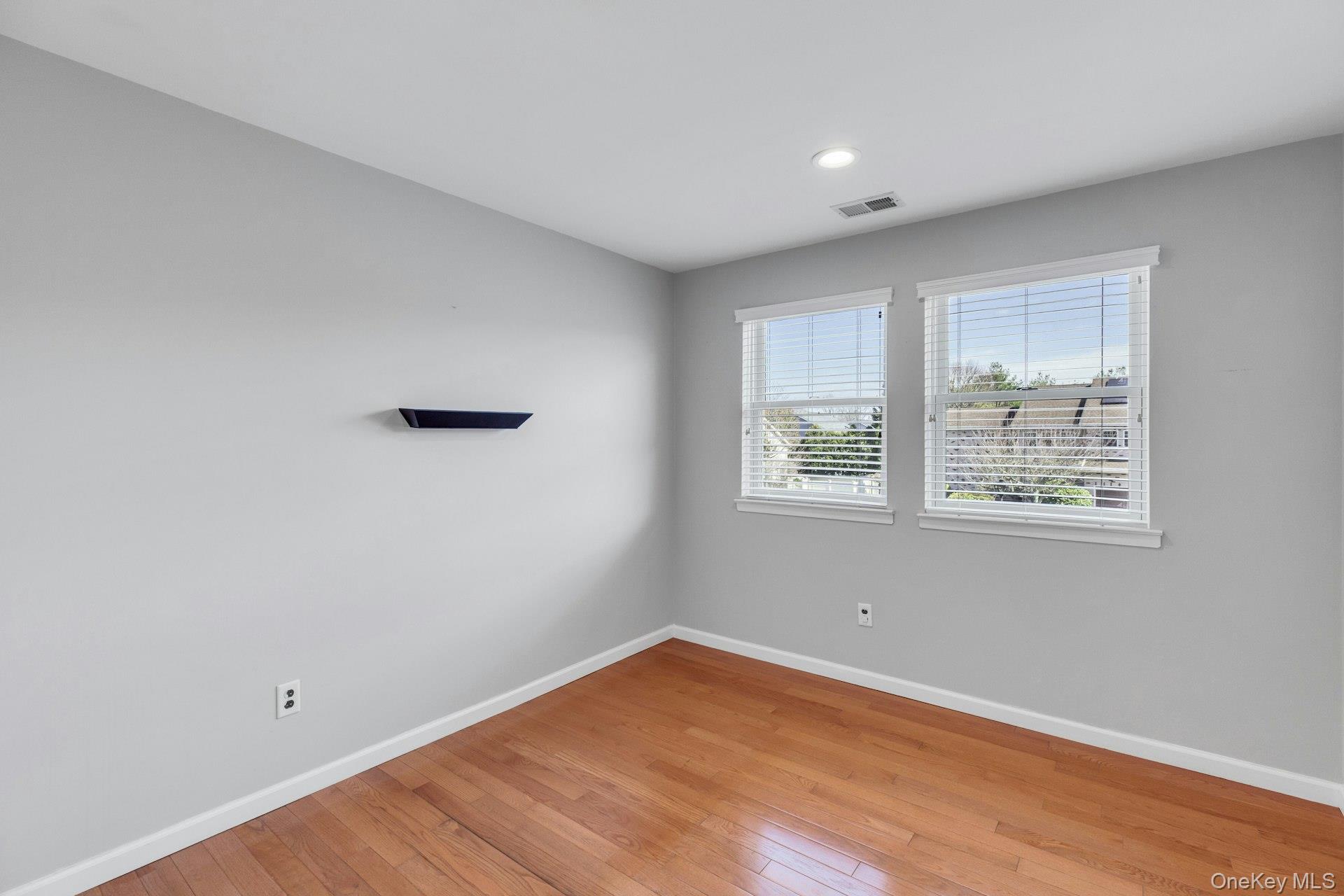  18 Daisy Court, Farmingdale, NY, 11735 - 物件實景