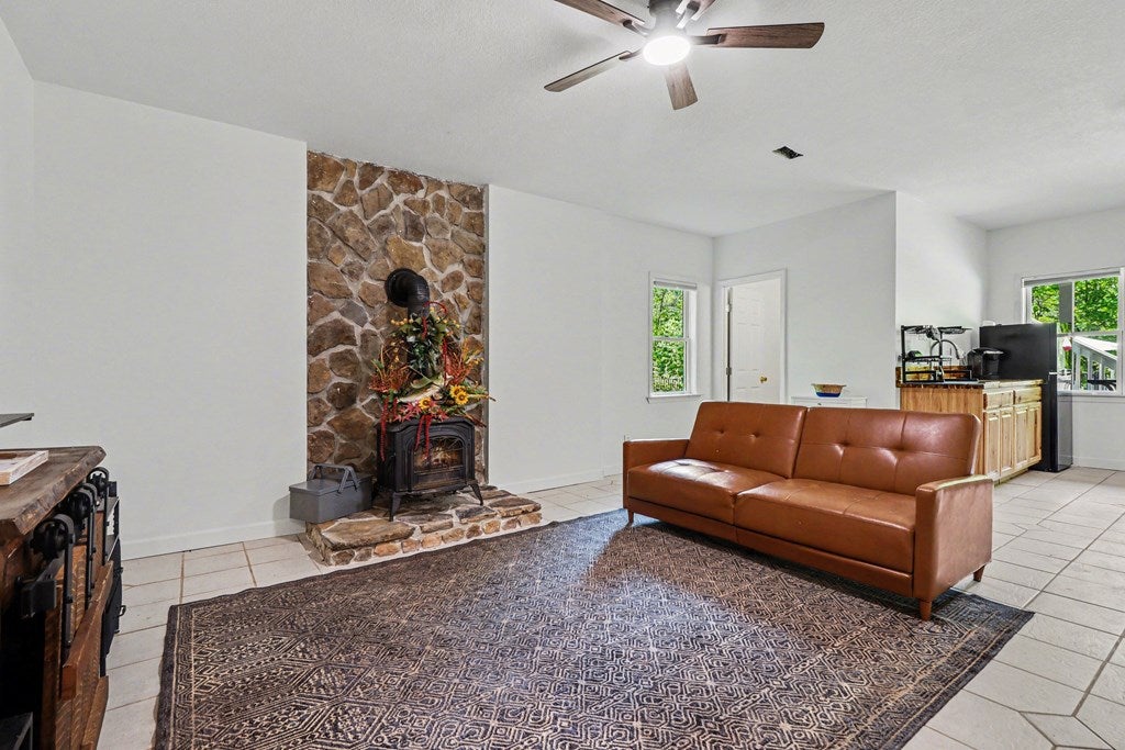 Ellijay, Georgia, 30540, United States, 3 Bedrooms Bedrooms, ,4 BathroomsBathrooms,Residential,For Sale,2044950