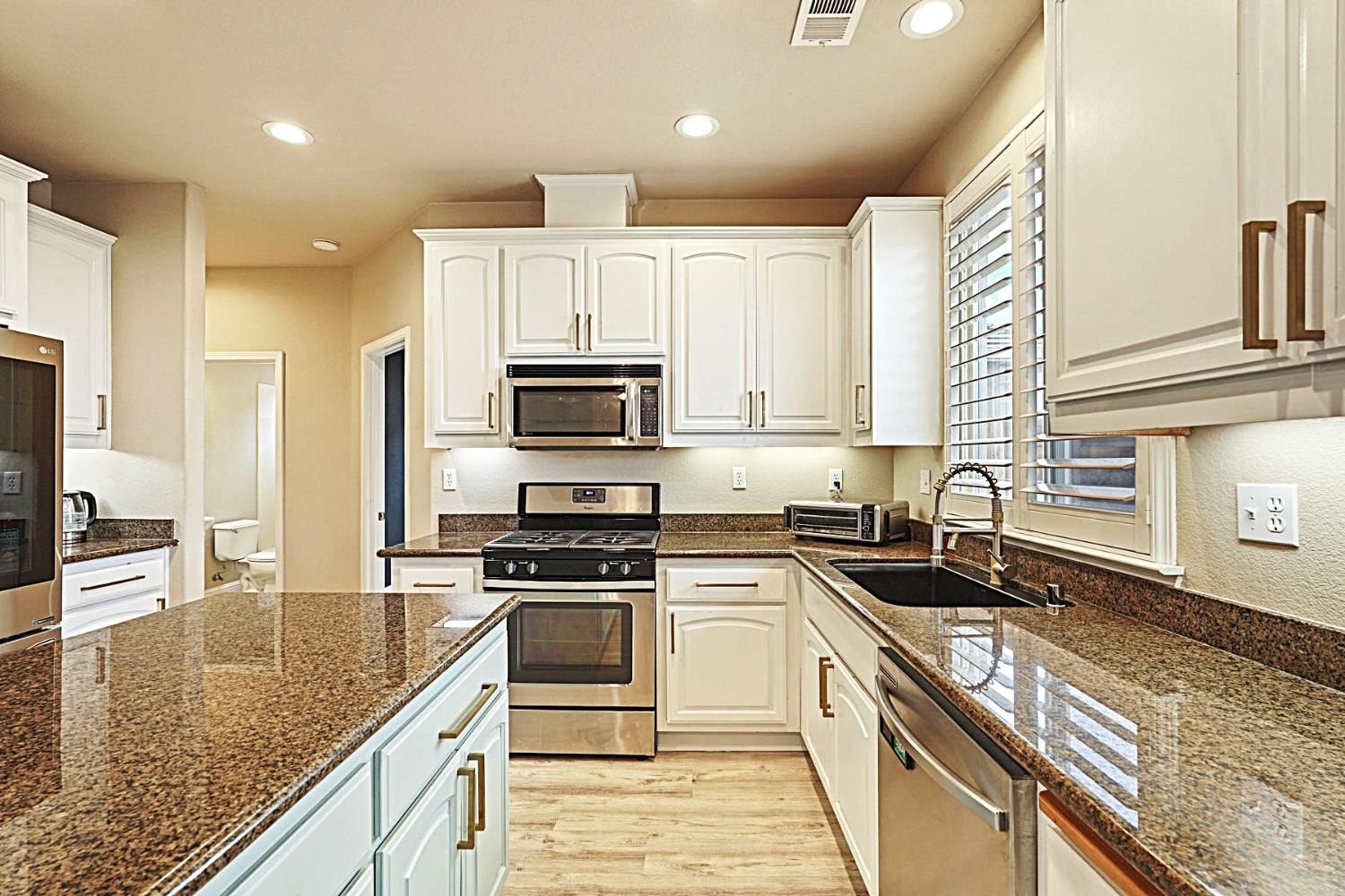 Valley Springs, California, 95252, United States, 3 Bedrooms Bedrooms, ,3 BathroomsBathrooms,Residential,For Sale,2005908