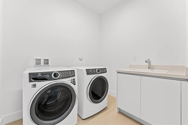 Weston, Florida, 33326, United States, 5 Bedrooms Bedrooms, ,10 BathroomsBathrooms,Residential,For Sale,1925286