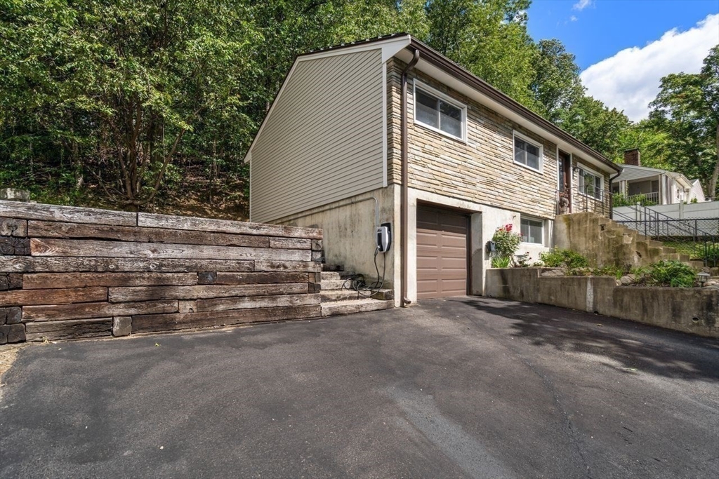 Waltham, Massachusetts, 02453, United States, 3 Bedrooms Bedrooms, ,2 BathroomsBathrooms,Residential,For Sale,1939650