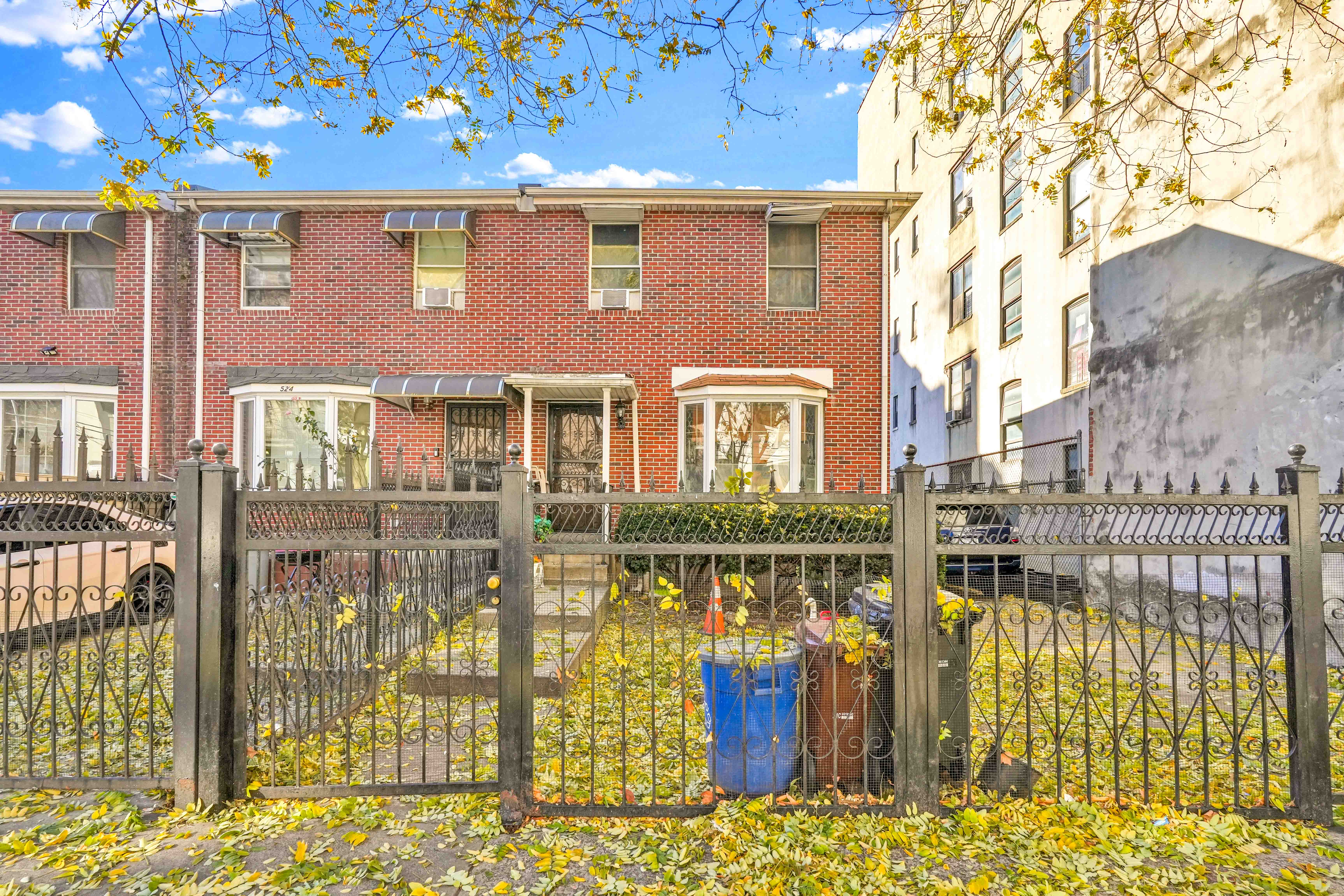 Bronx, New York, 10454, United States, 3 Bedrooms Bedrooms, ,2 BathroomsBathrooms,Residential,For Sale,2005625