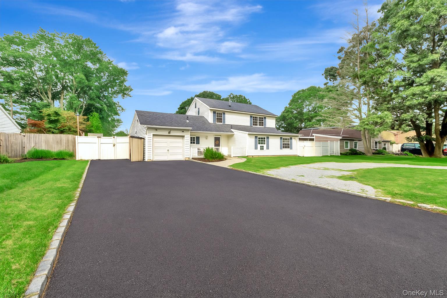 Medford, New York, 11763, United States, 5 Bedrooms Bedrooms, ,3 BathroomsBathrooms,Residential,For Sale,1911406