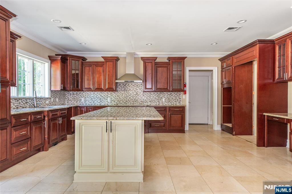 Paramus, New Jersey, 07652, United States, 6 Bedrooms Bedrooms, ,6 BathroomsBathrooms,Residential,For Sale,1947985