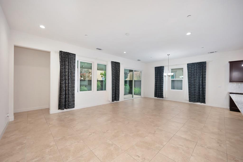 Sacramento, California, 95834, United States, 2 Bedrooms Bedrooms, ,2 BathroomsBathrooms,Residential,For Sale,1999739