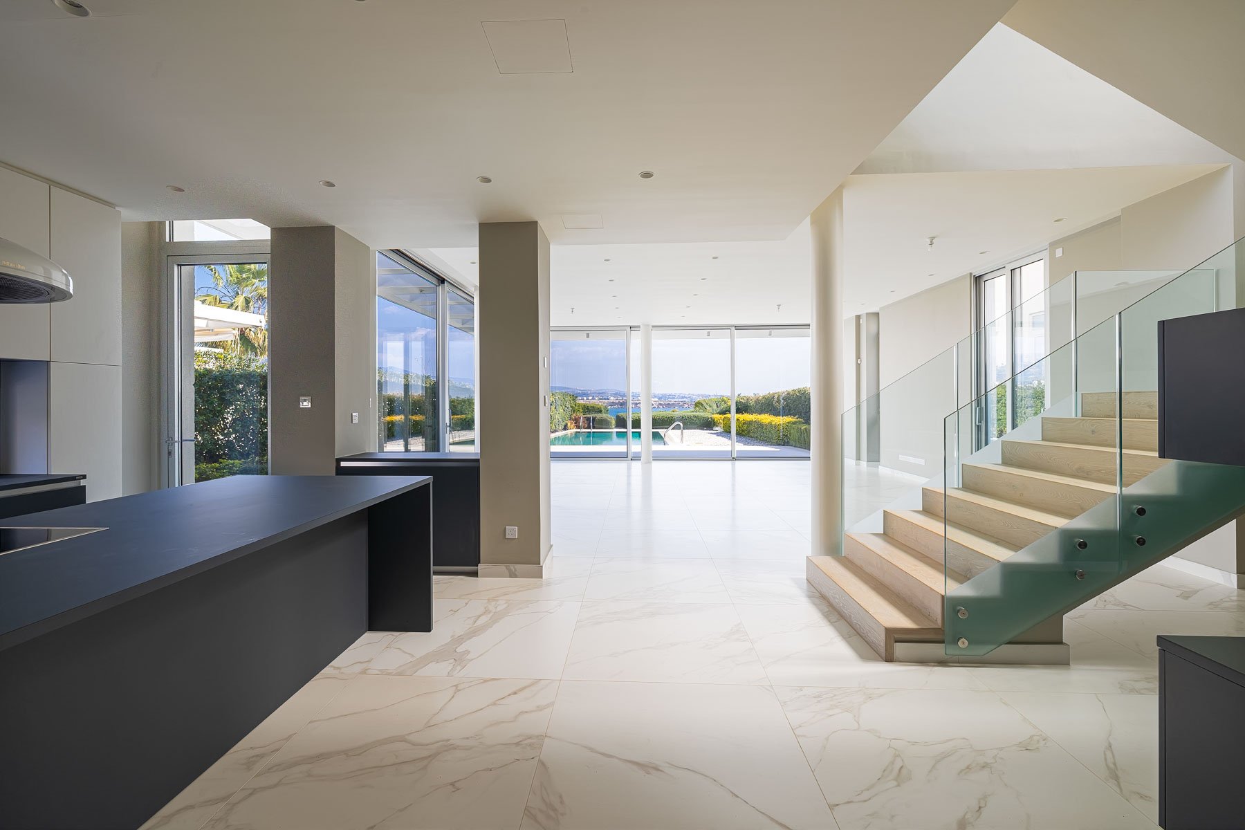  Beachfront Living: Five-Bedroom Villa with Private Pool in Coral Bay - 物件實景