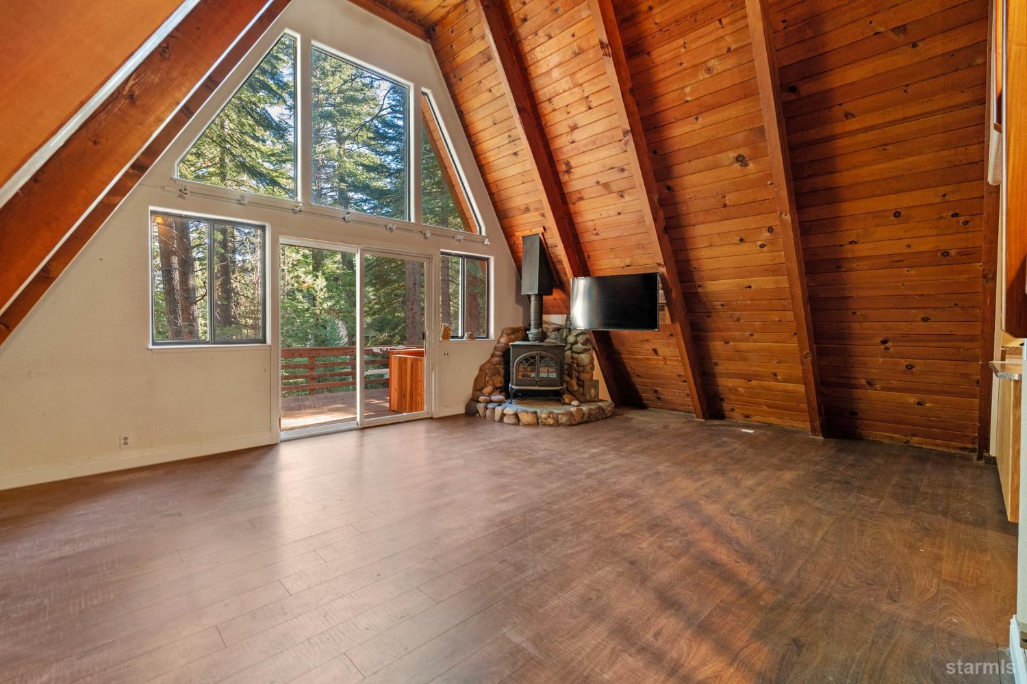 South Lake Tahoe, California, 96150, United States, 2 Bedrooms Bedrooms, ,1 BathroomBathrooms,Residential,For Sale,1999589