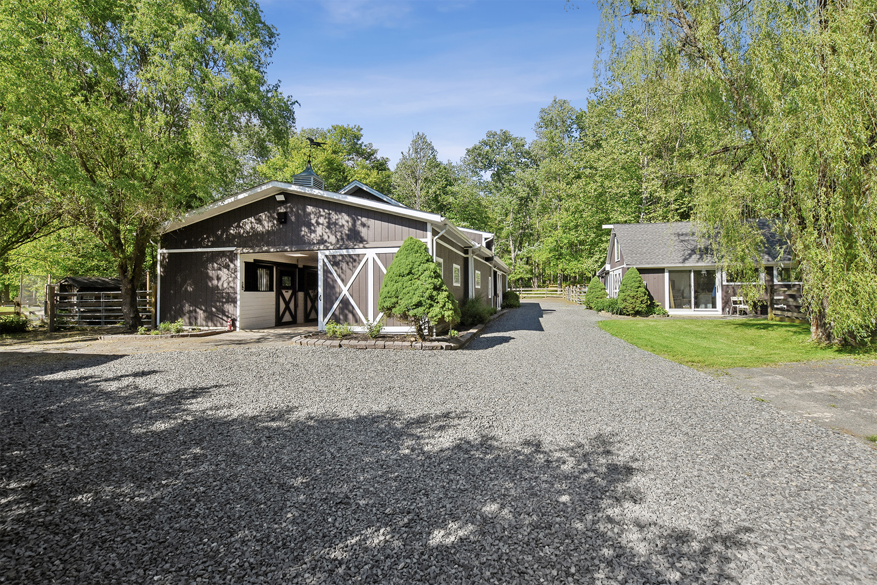  Elegant Hobby Farm in Secluded Setting Bordering Park-Land - 物件實景