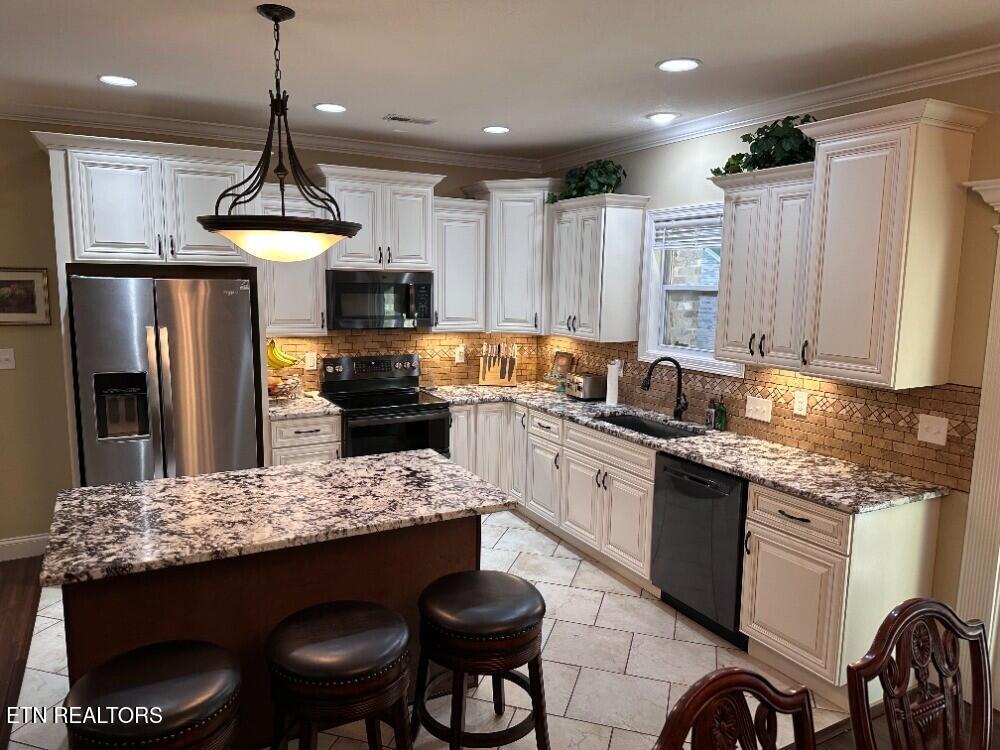 Maryville, Tennessee, 37804, United States, 5 Bedrooms Bedrooms, ,3 BathroomsBathrooms,Residential,For Sale,1927835