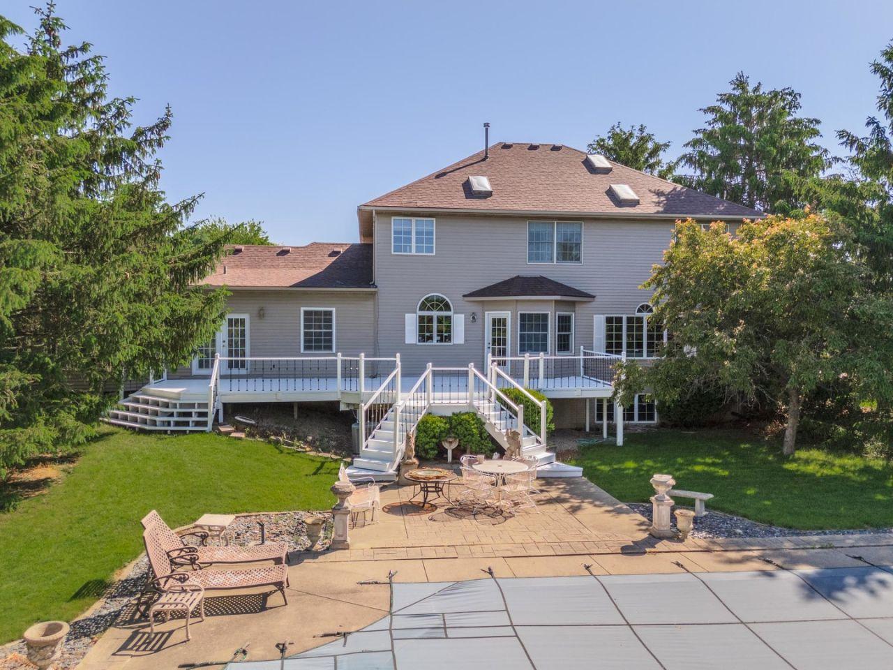 Bloomington, Illinois, 61704, United States, 6 Bedrooms Bedrooms, ,5 BathroomsBathrooms,Residential,For Sale,1793888