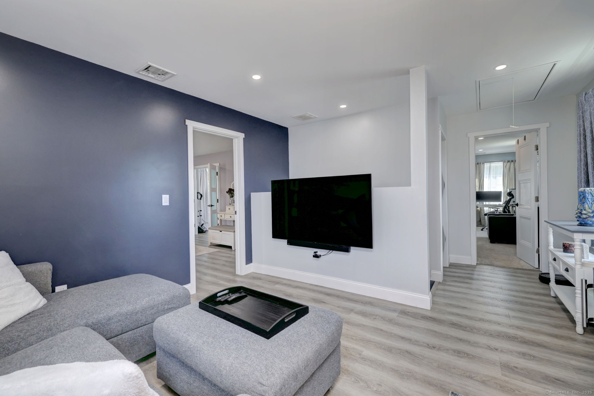 Milford, Connecticut, 06460, United States, 4 Bedrooms Bedrooms, ,3 BathroomsBathrooms,Residential,For Sale,1939362