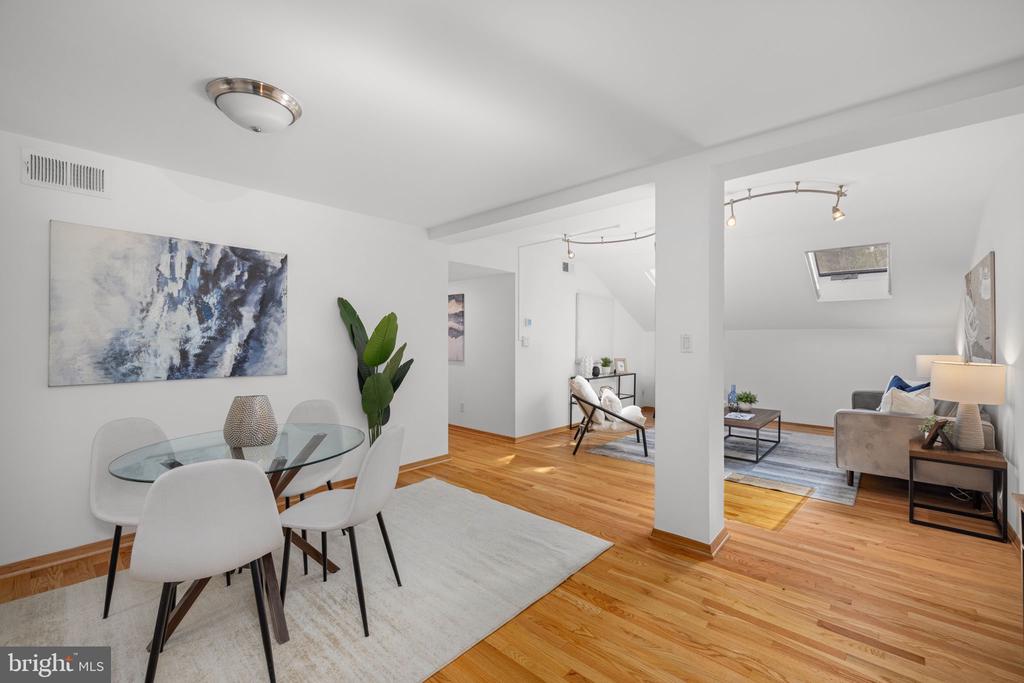 Washington, District of Columbia, 20009, United States, 2 Bedrooms Bedrooms, ,2 BathroomsBathrooms,Residential,For Sale,1981546