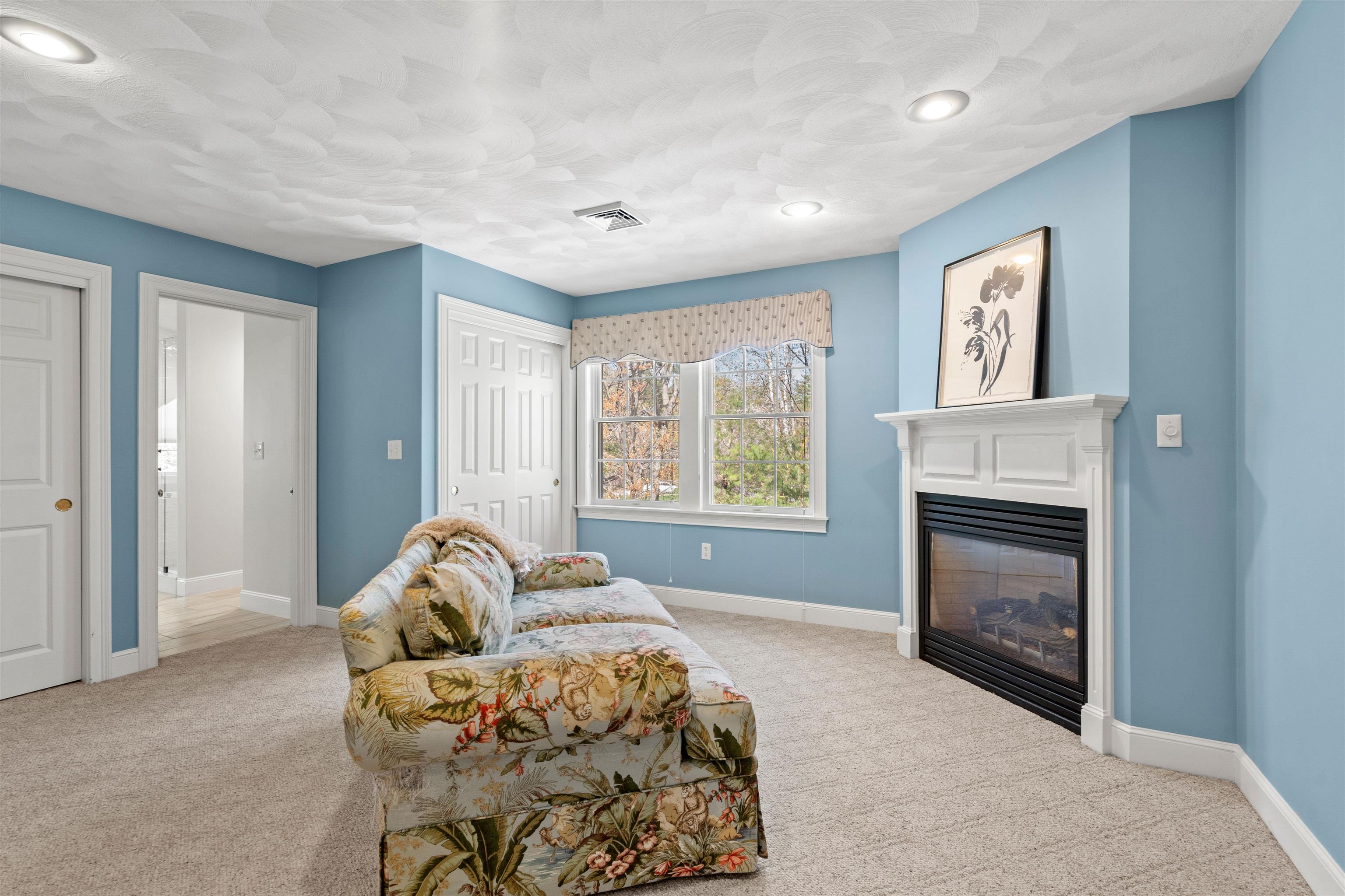 Hollis, New Hampshire, 03049, United States, 4 Bedrooms Bedrooms, ,3 BathroomsBathrooms,Residential,For Sale,1883296